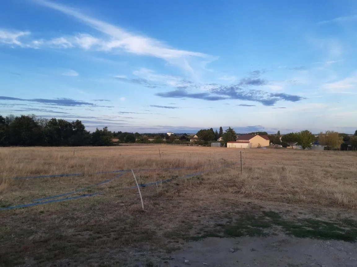 maison blanche piscine et petit déjeuner