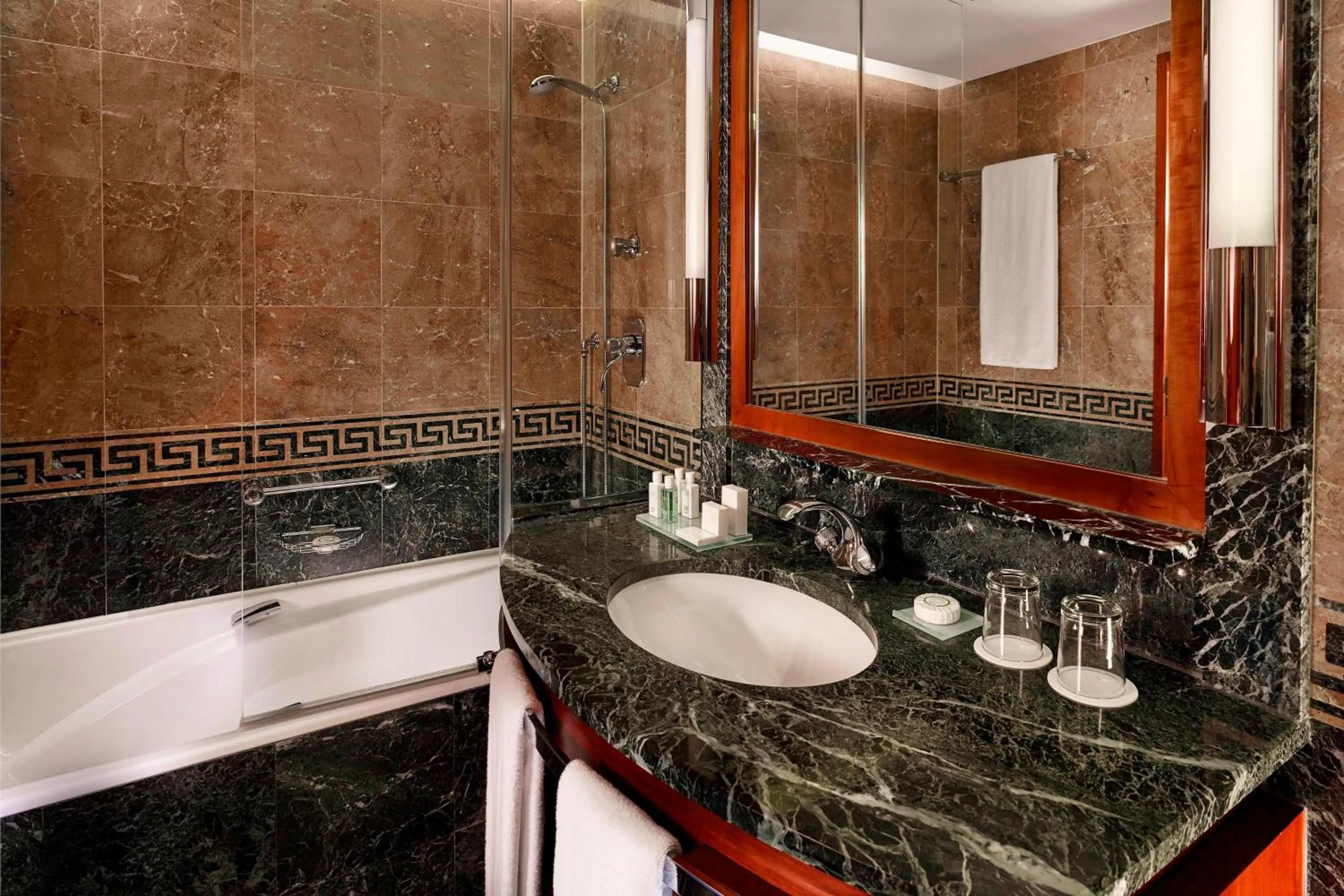 Bathroom in Hotel President Wilson, a Luxury Collection Hotel, Geneva