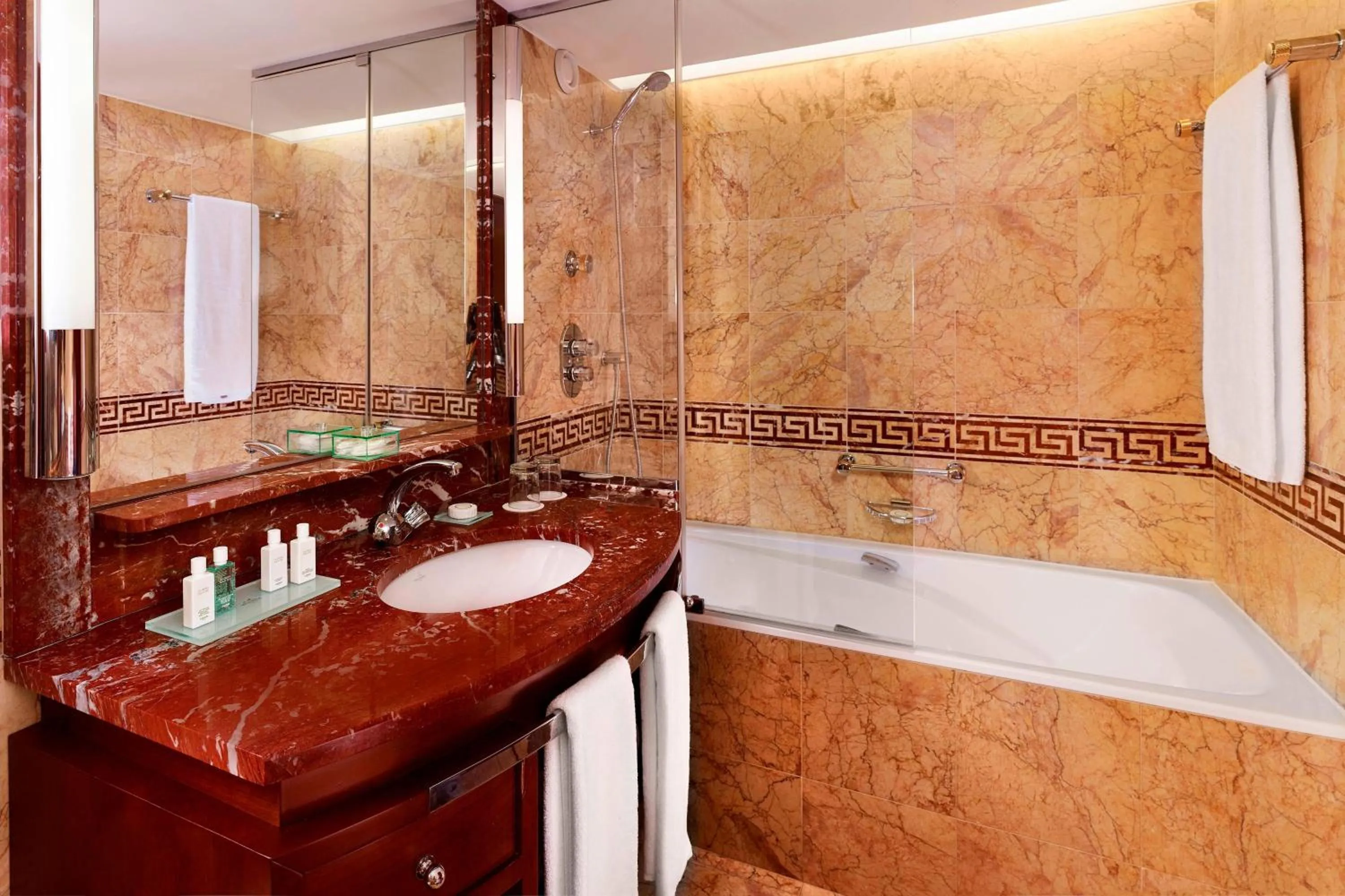 Bathroom in Hotel President Wilson, a Luxury Collection Hotel, Geneva