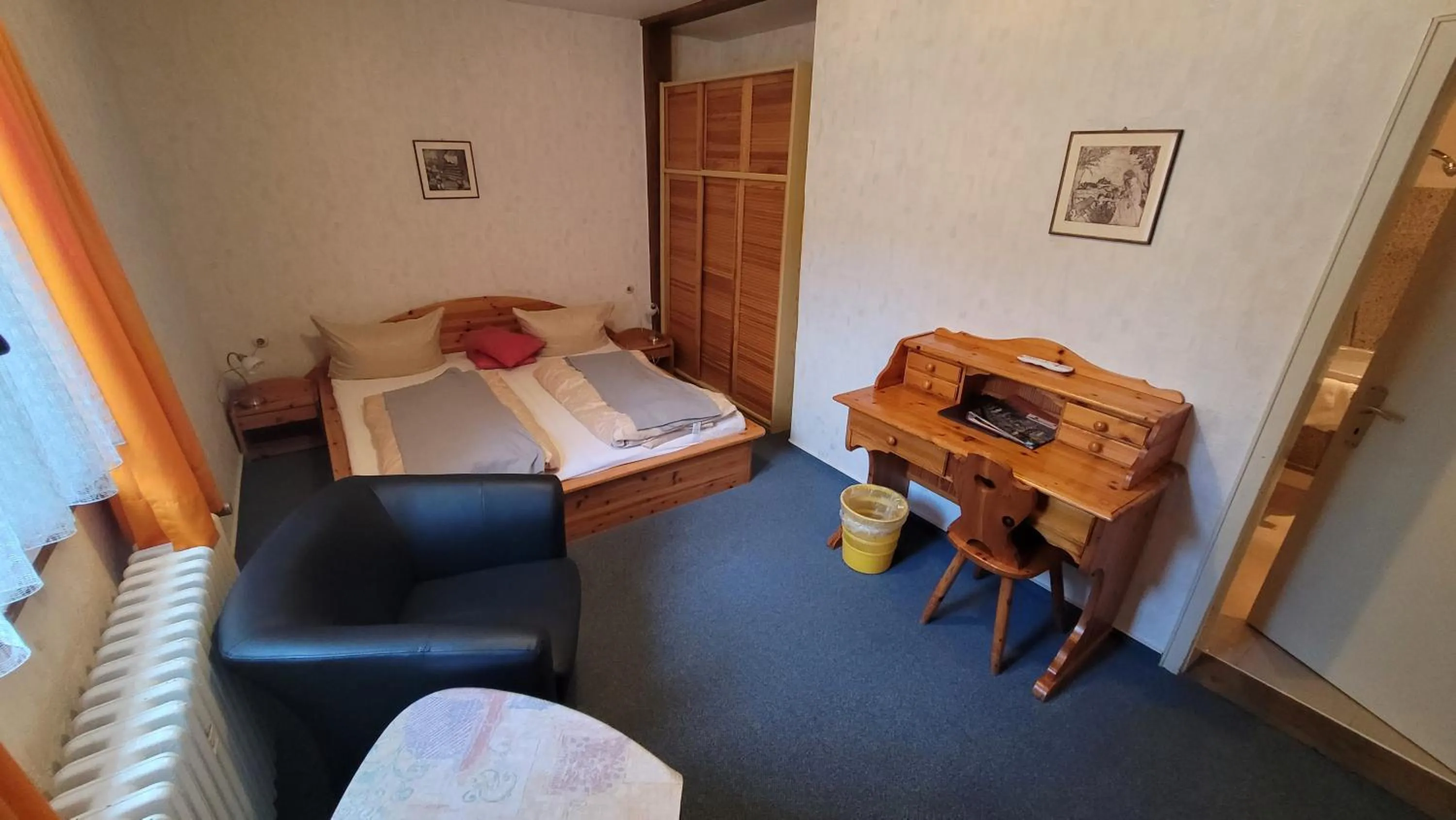 Bed in Schwarzes Lamm