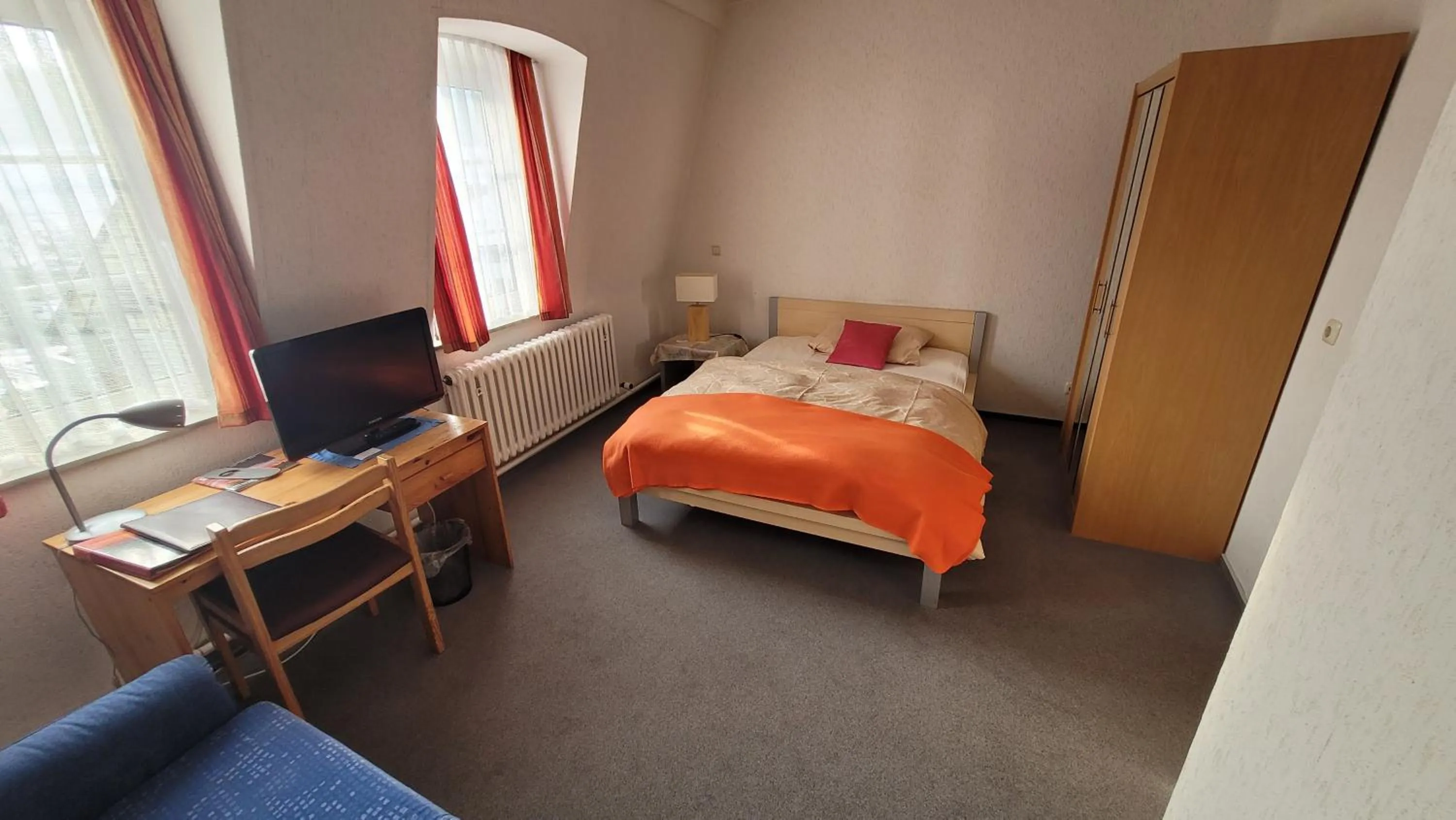 Bed in Schwarzes Lamm