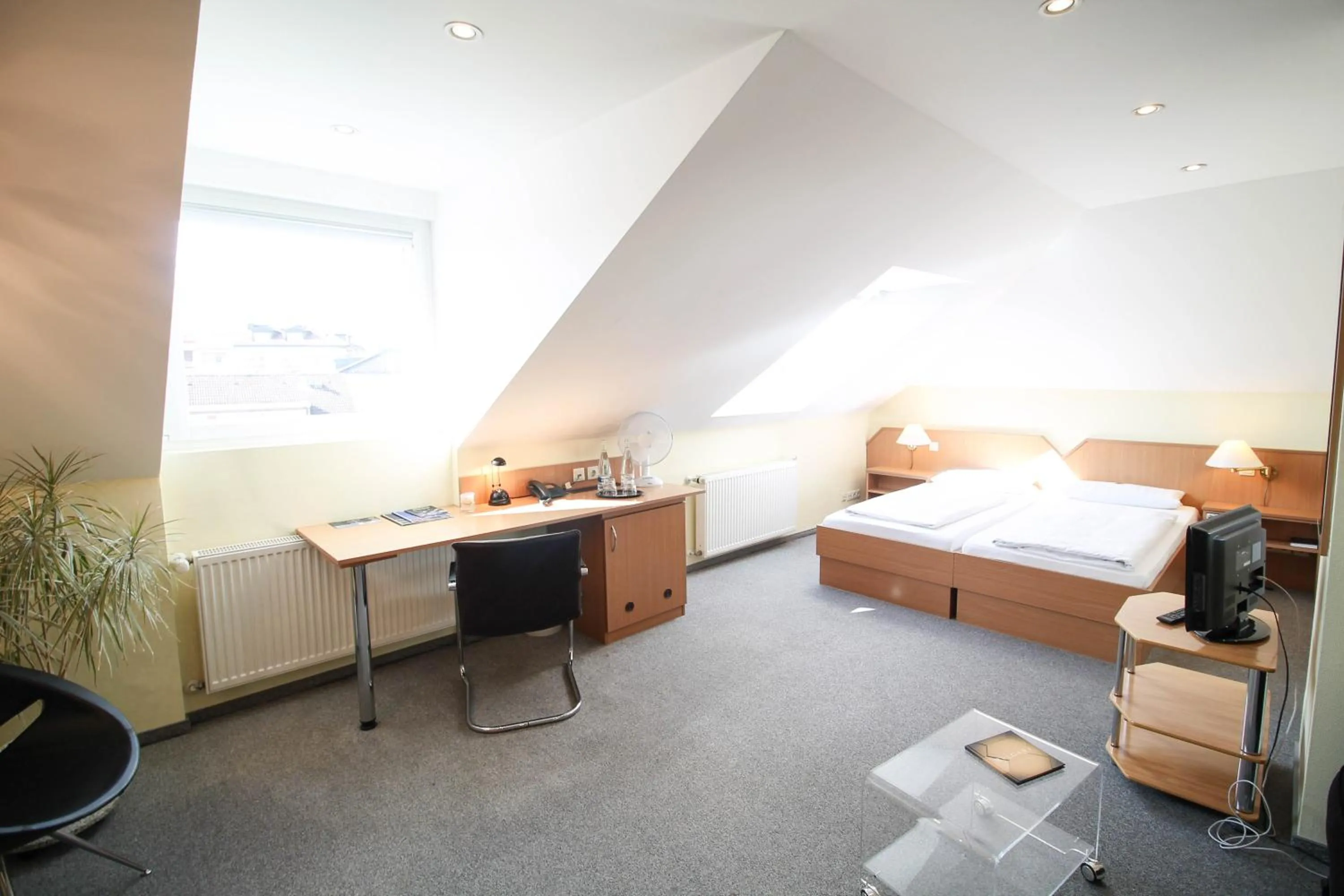 Photo of the whole room, Bed in Hotel am Zoo