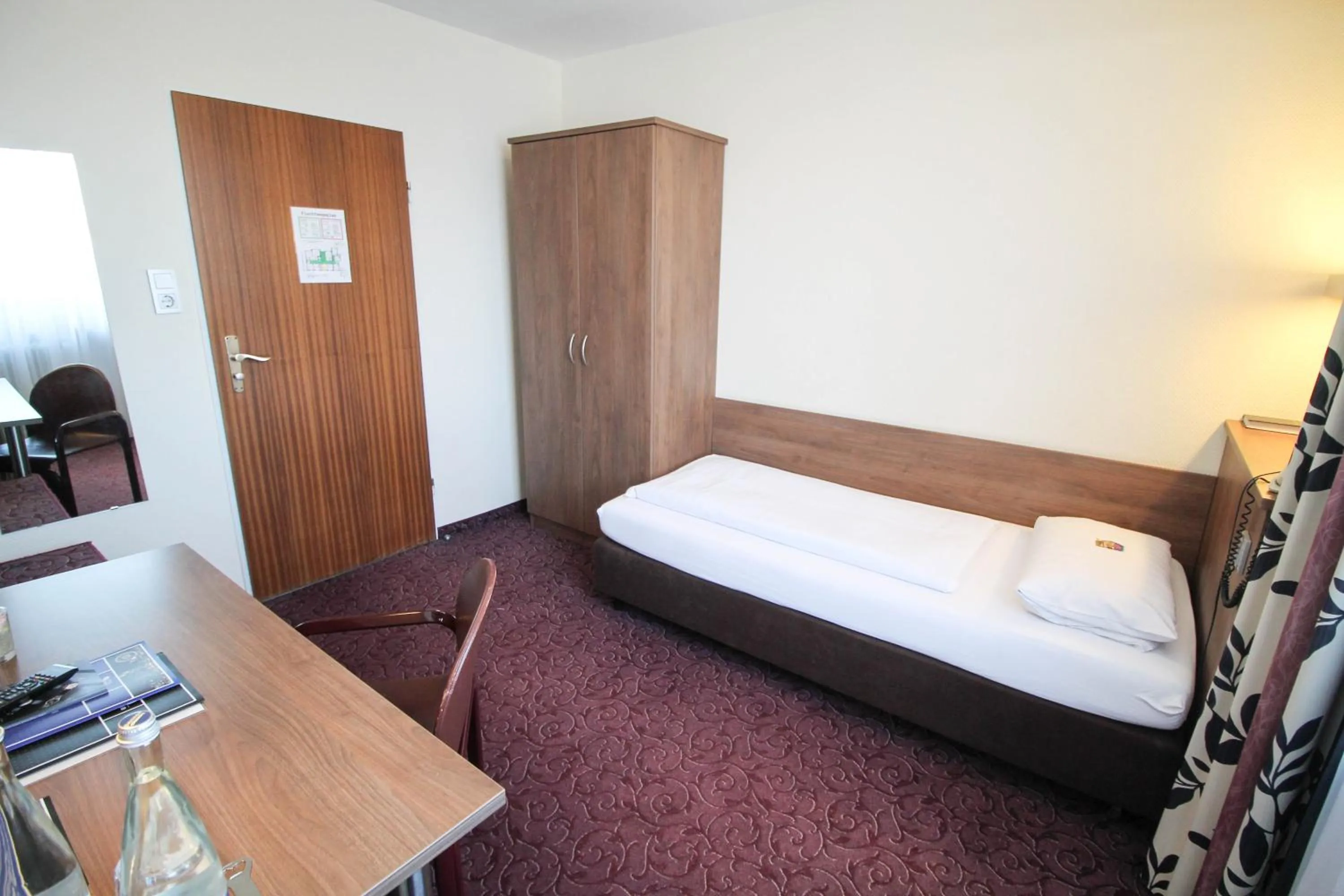 Photo of the whole room, Bed in Hotel am Zoo