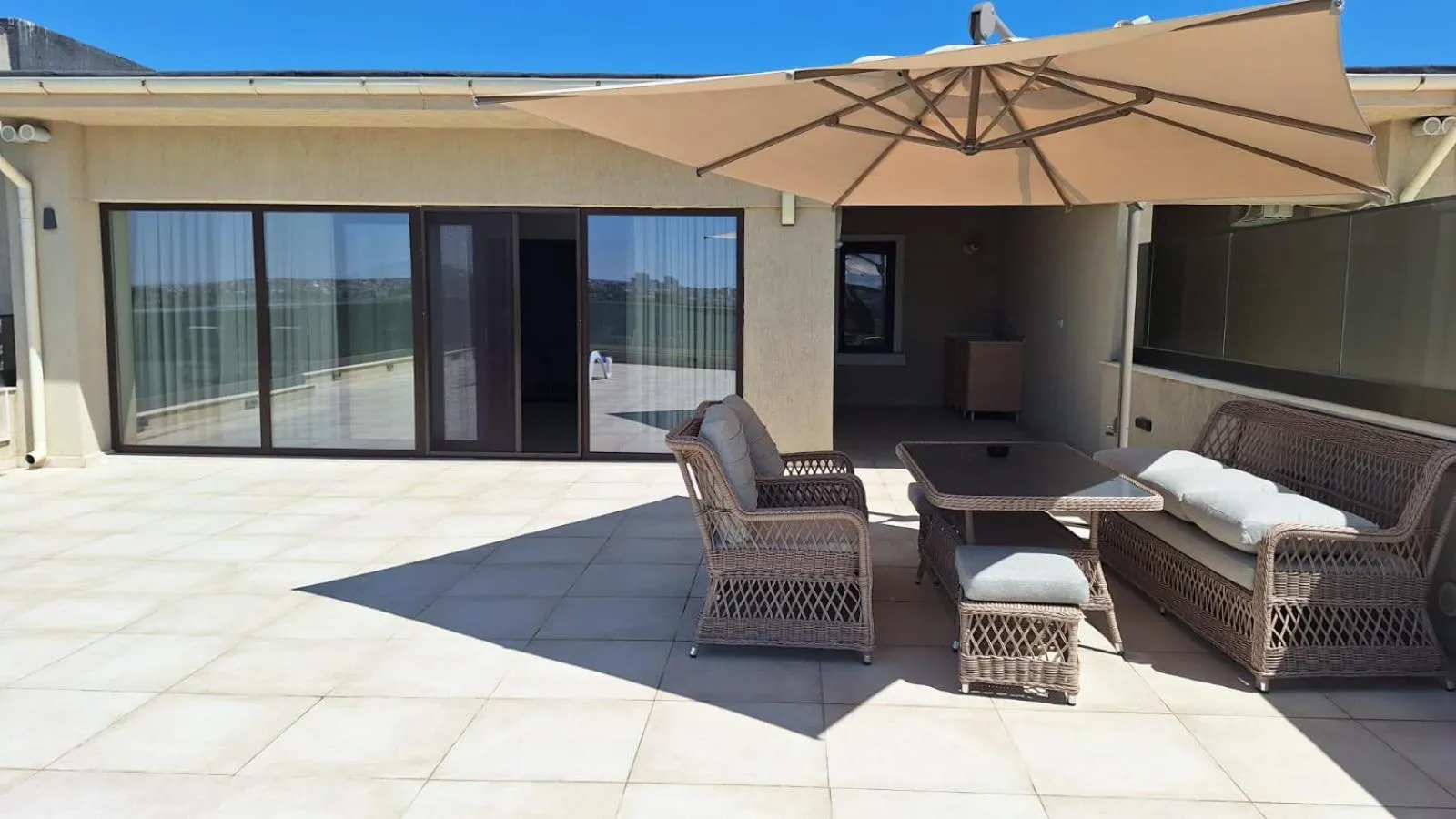 Solid Magic Apart Hotel