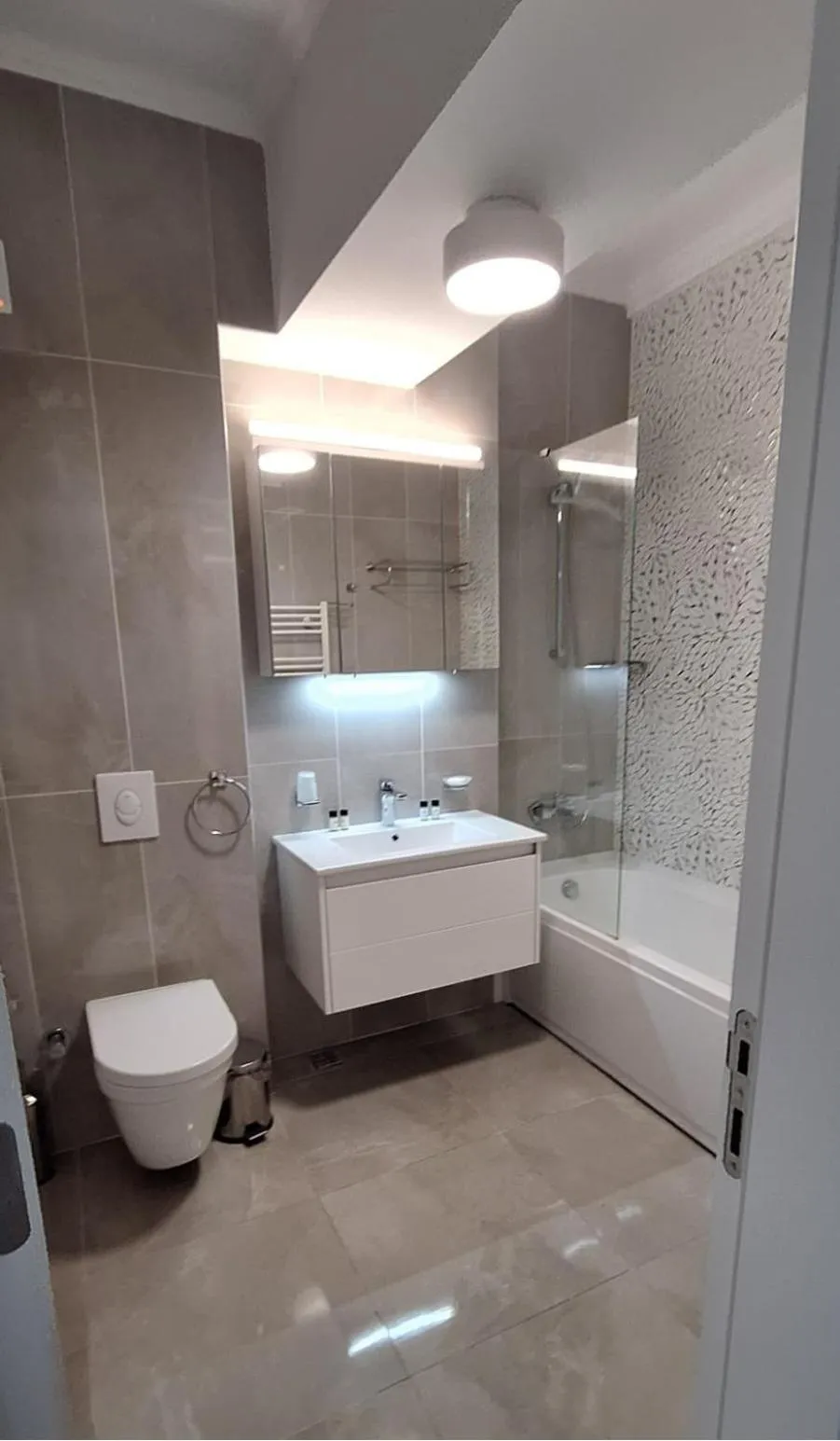 Shower in Solid Magic Apart Hotel