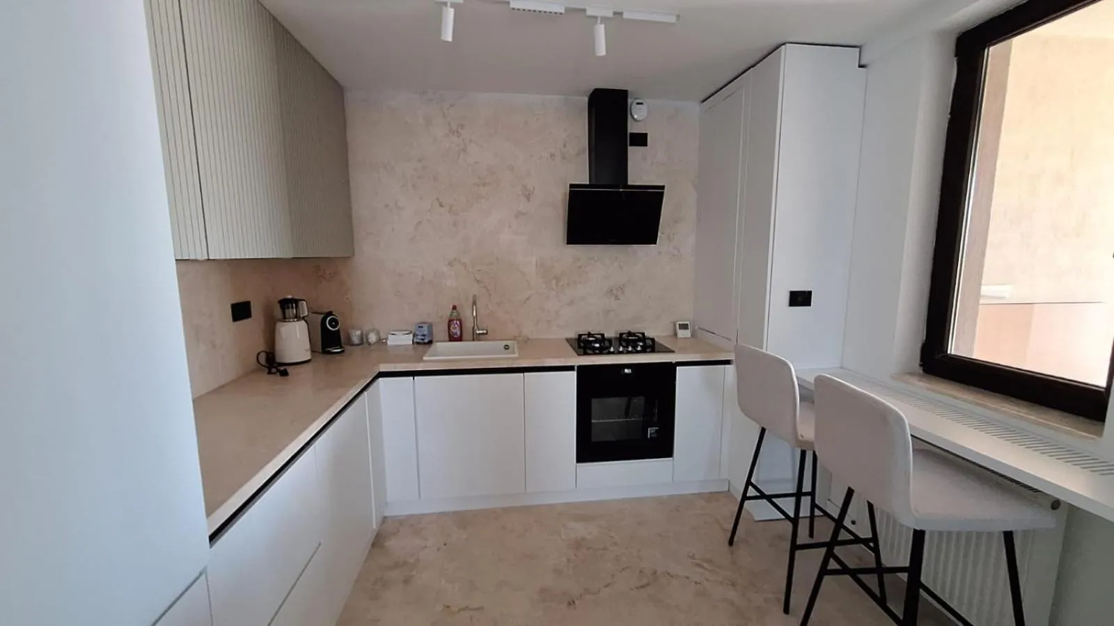 Kitchen or kitchenette in Solid Magic Apart Hotel