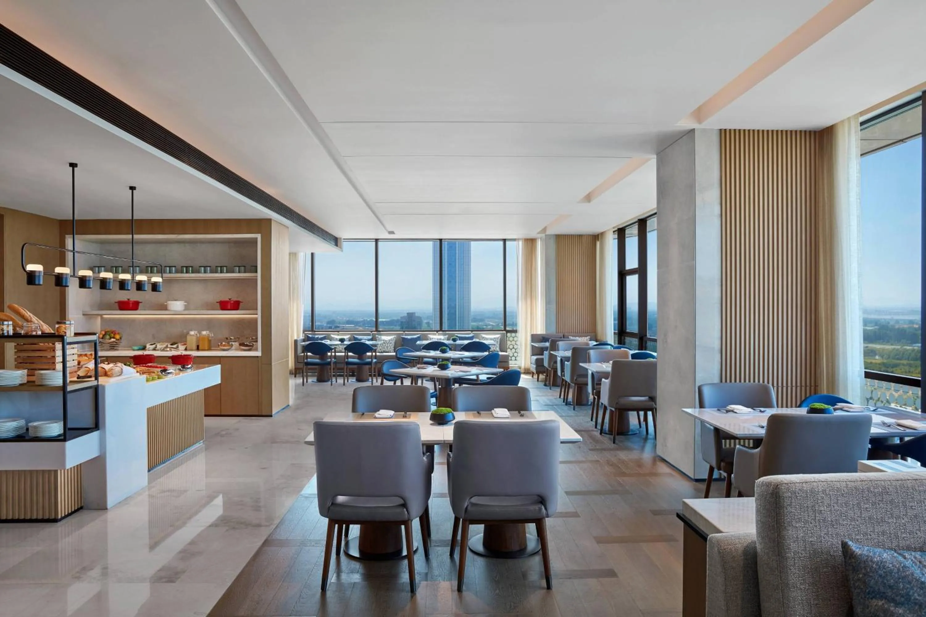 Lounge or bar in Courtyard by Marriott Qinhuangdao West
