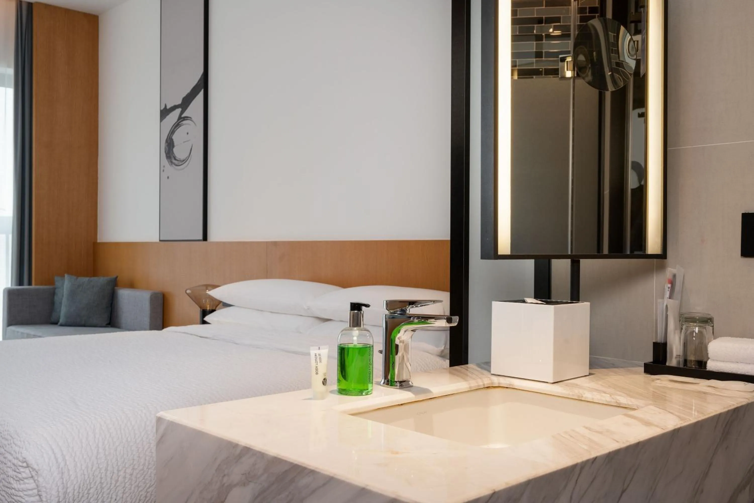 Photo of the whole room, Bed in Fairfield by Marriott Zhuhai Xiangzhou