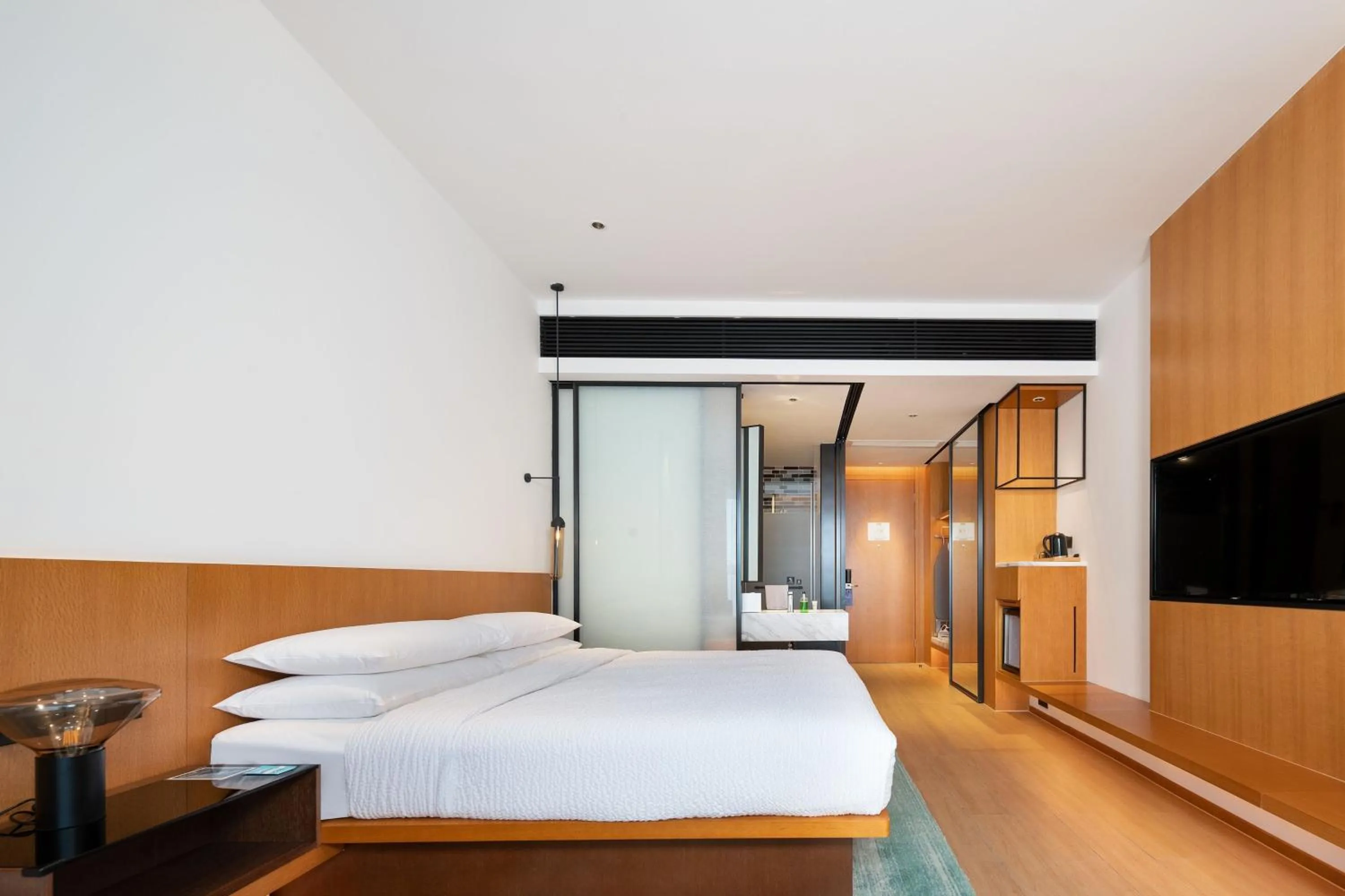 Photo of the whole room, Bed in Fairfield by Marriott Zhuhai Xiangzhou