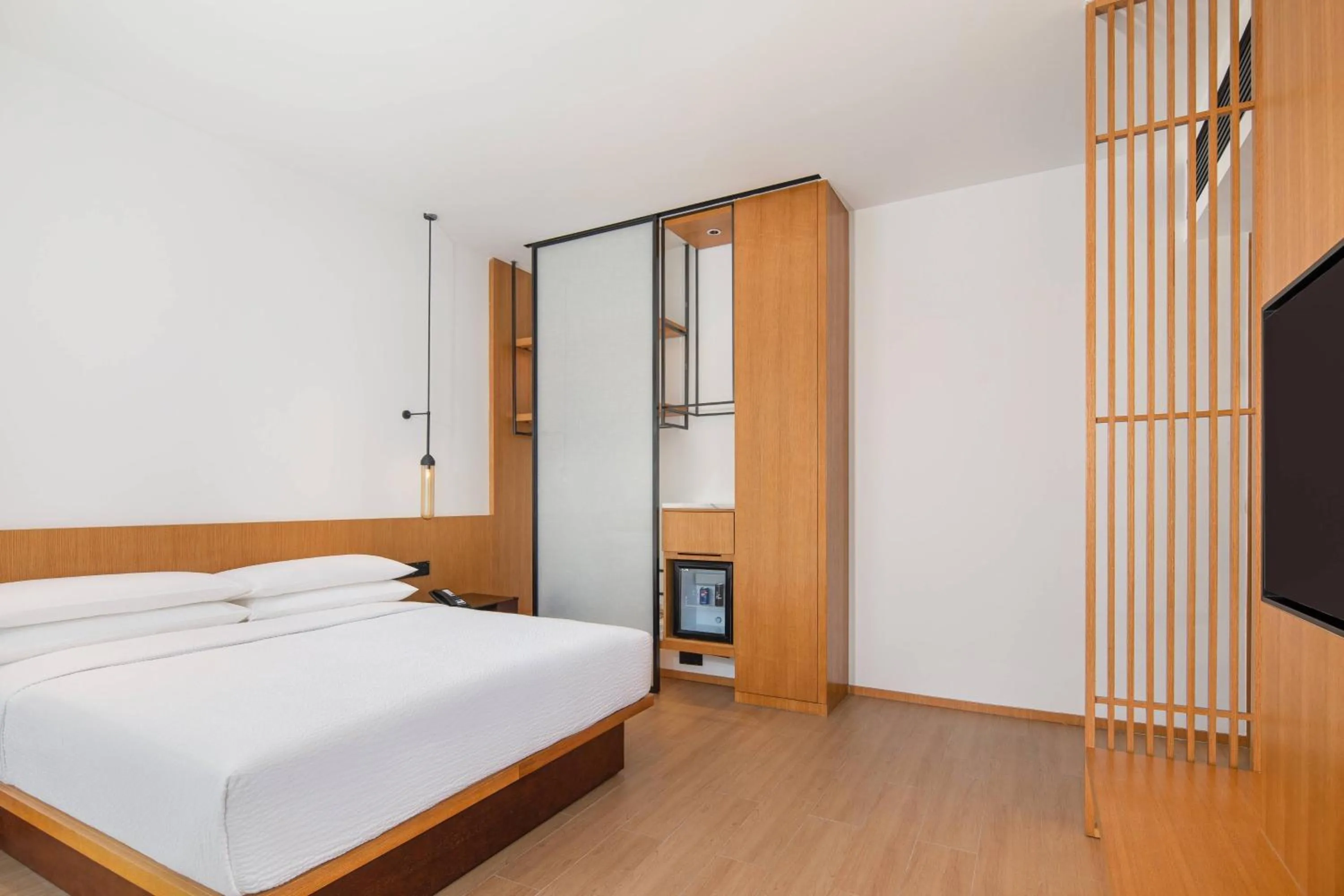 Photo of the whole room, Bed in Fairfield by Marriott Zhuhai Xiangzhou