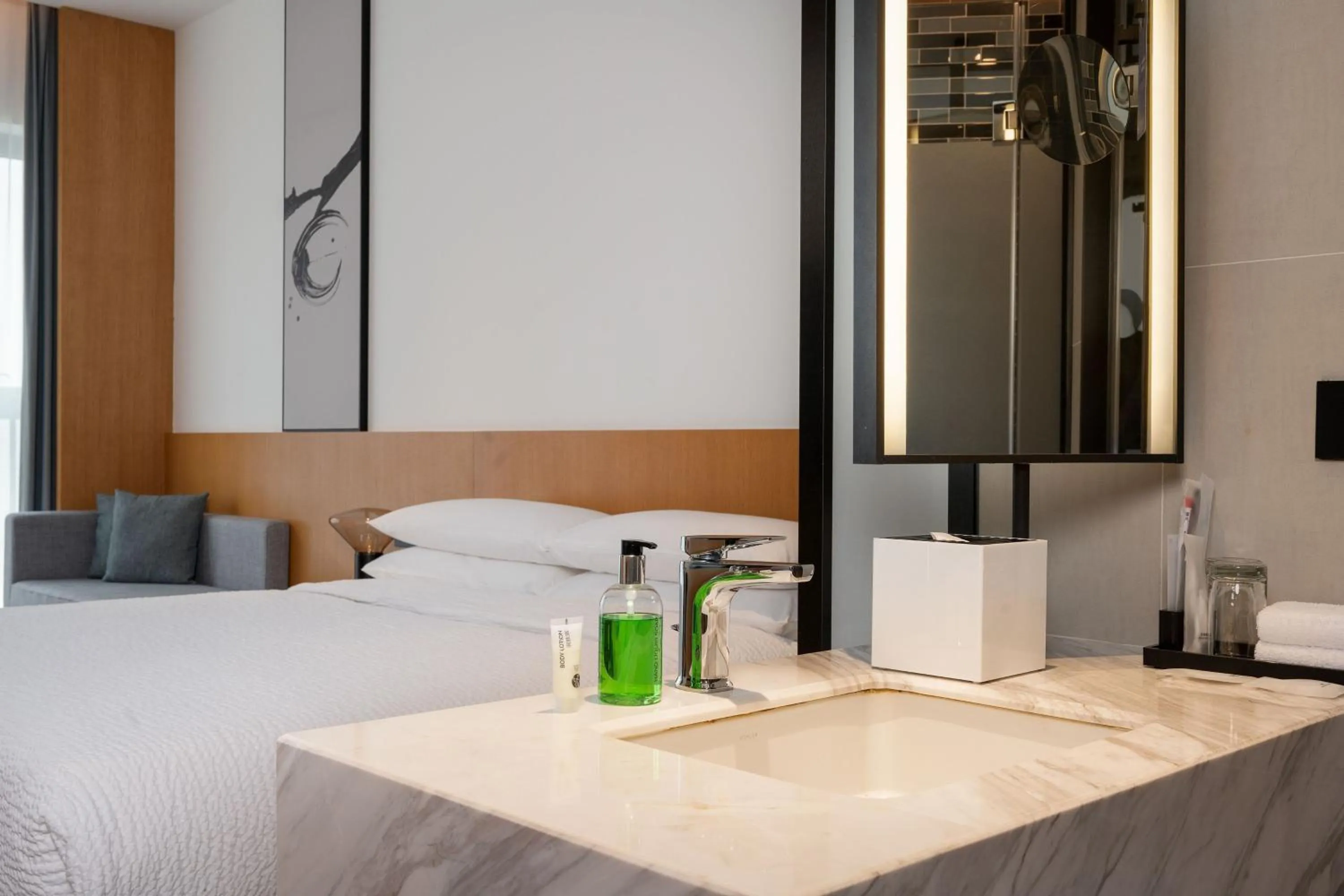 Photo of the whole room, Bed in Fairfield by Marriott Zhuhai Xiangzhou