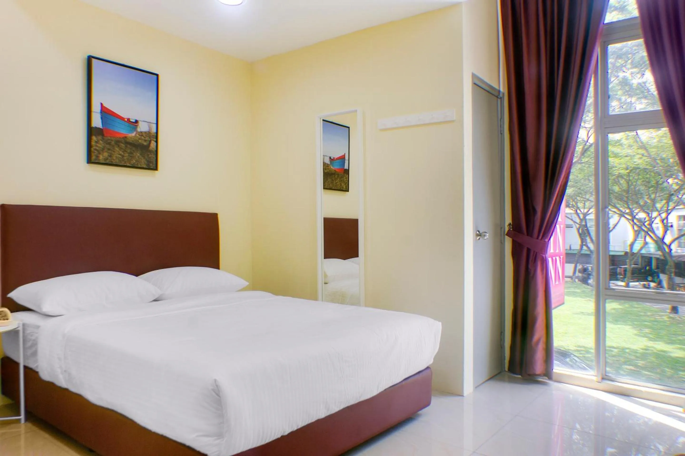 Bedroom, Bed in Hotel O Roselyn Inn 2