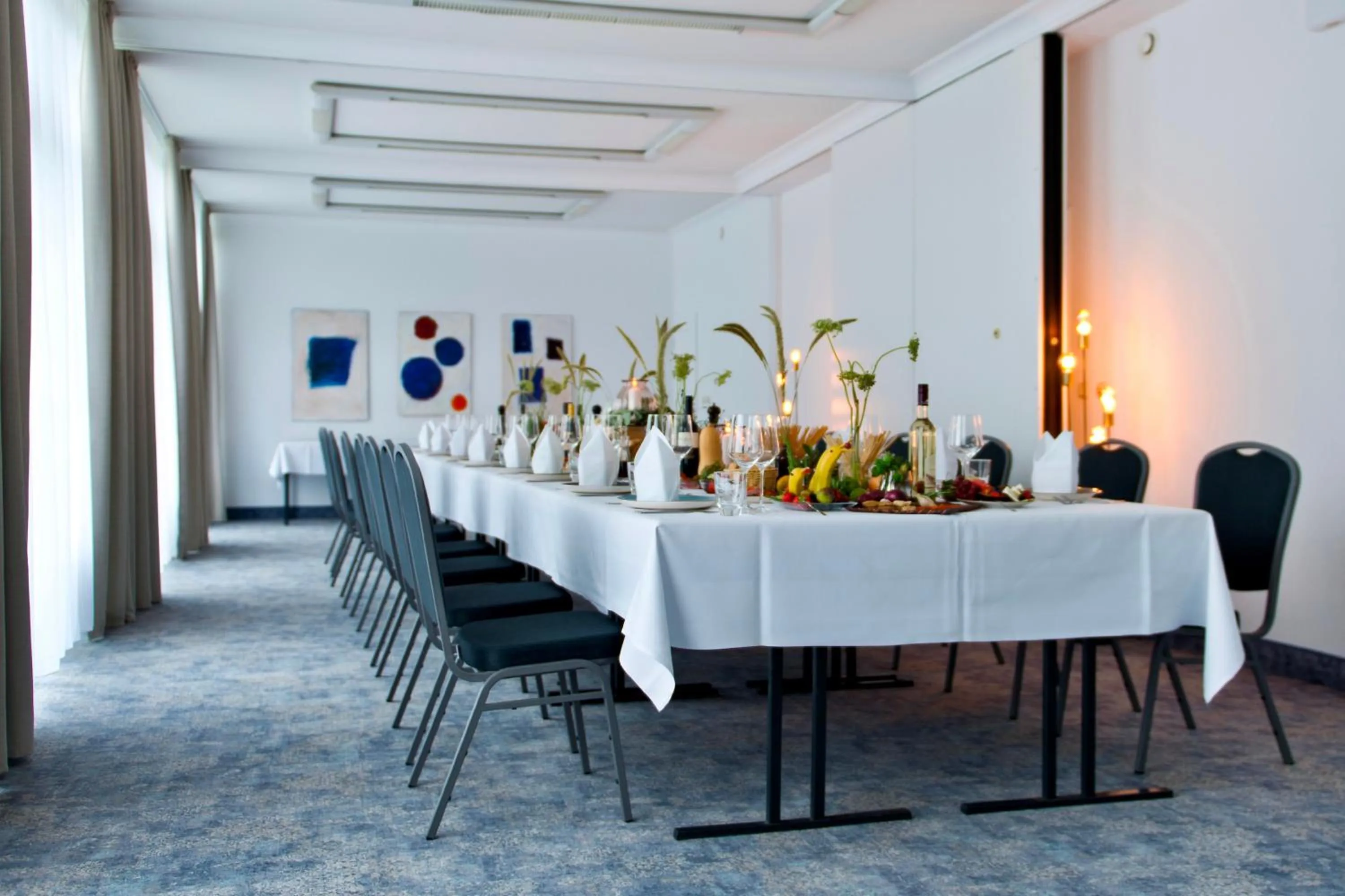 Restaurant/places to eat in Atrium Hotel Amadeus