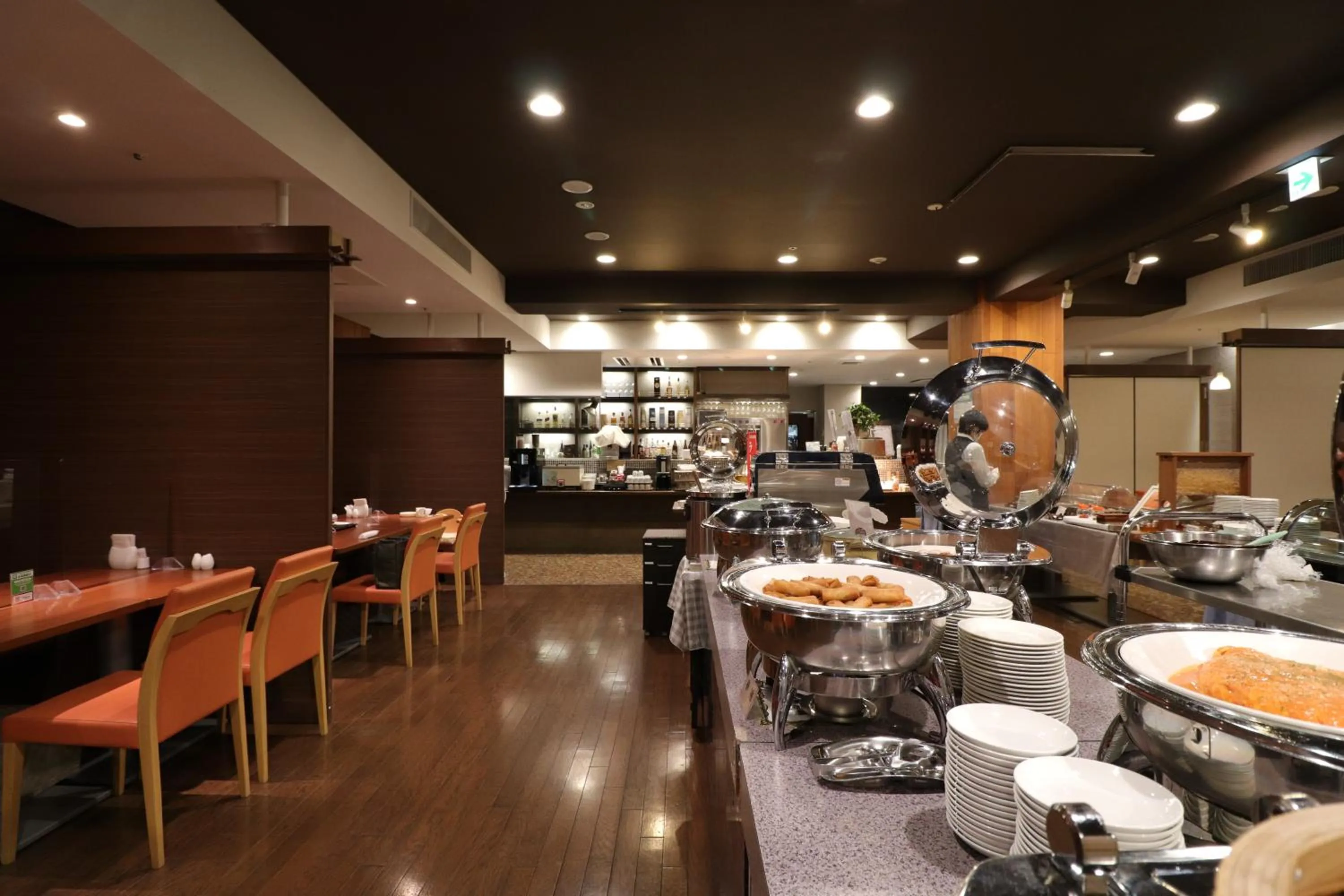 Restaurant/places to eat in Silk Hotel