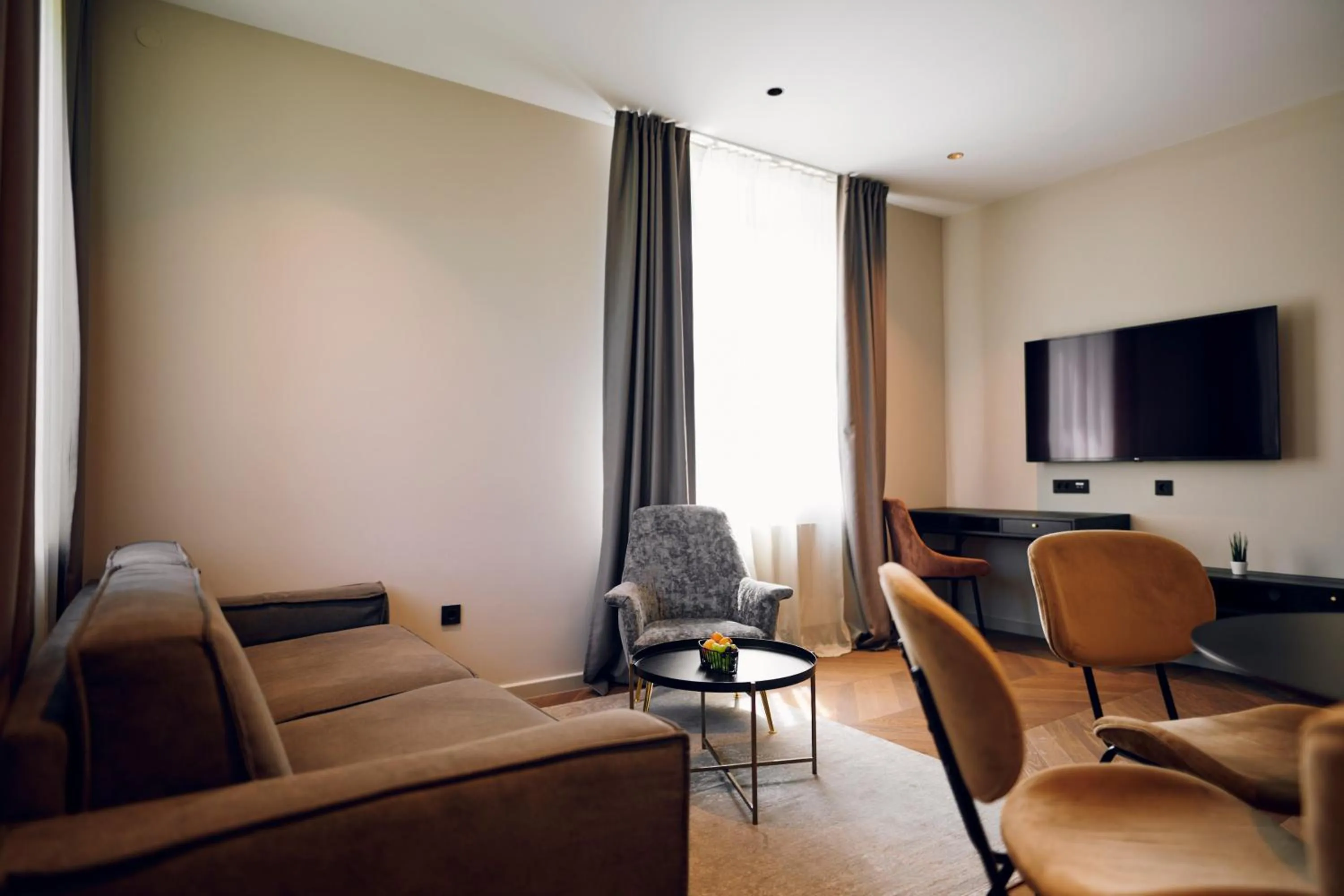 Communal lounge/ TV room in Hotel Republika