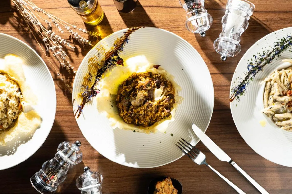 Restaurant/places to eat in Hotel Republika