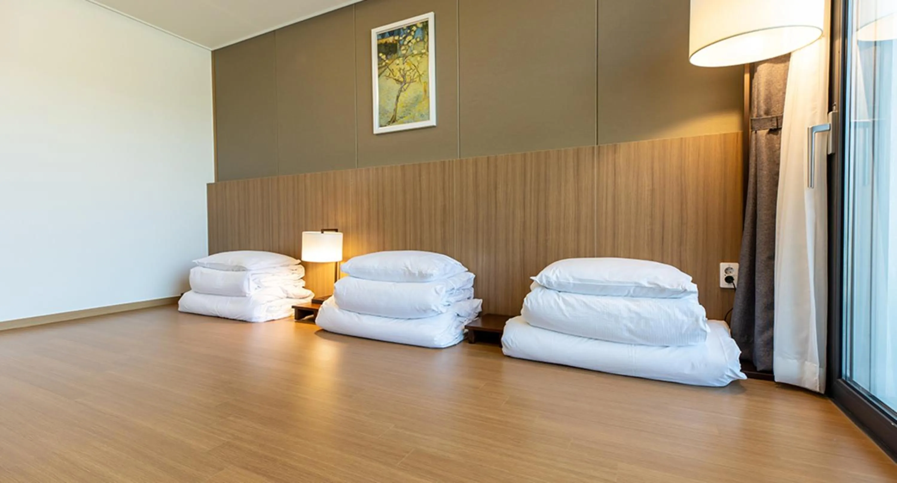 Photo of the whole room in Ramada Plaza by Wyndham Dolsan Yeosu