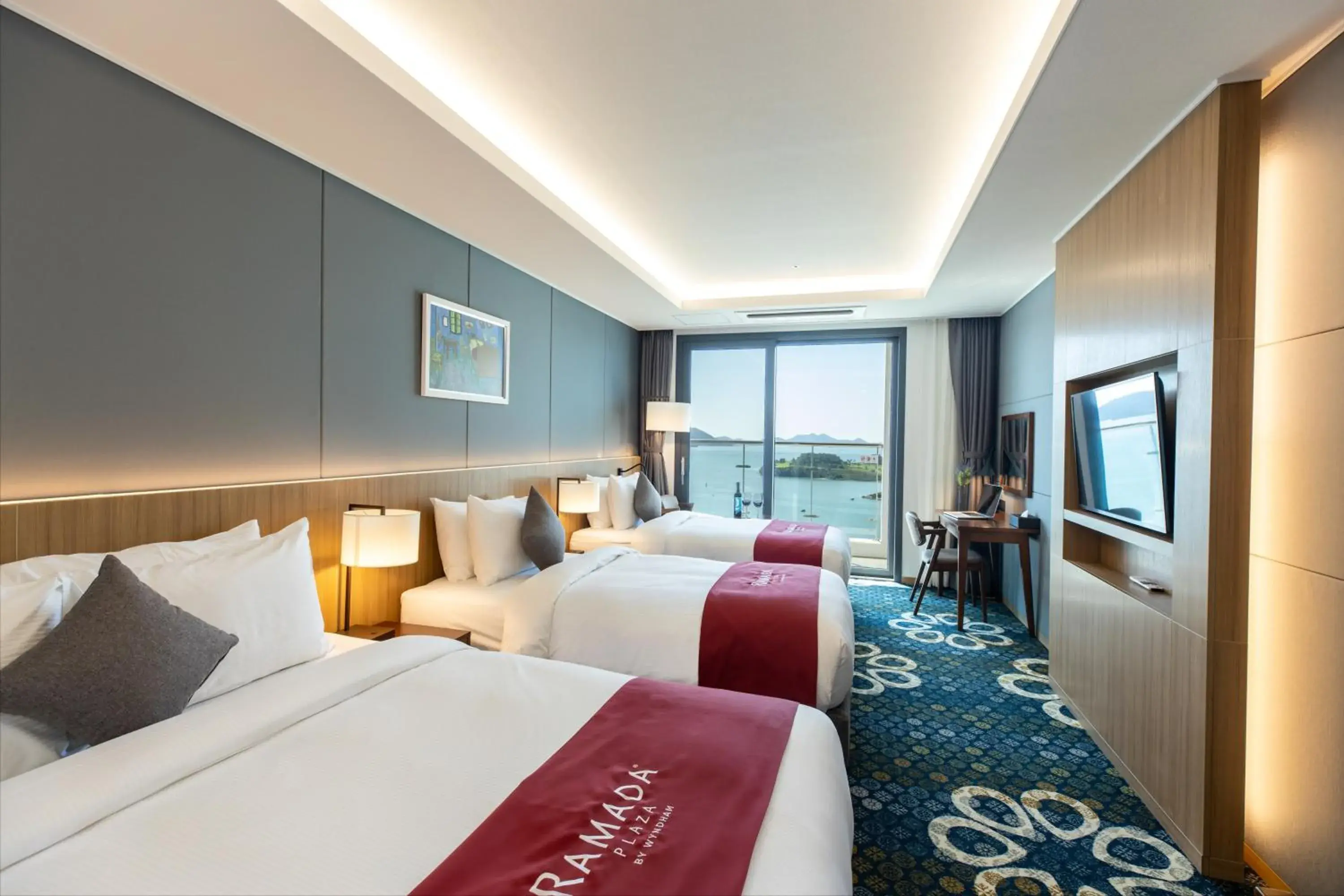 Bed in Ramada Plaza by Wyndham Dolsan Yeosu Bed in Ramada Plaza by Wyndham Dolsan Yeosu