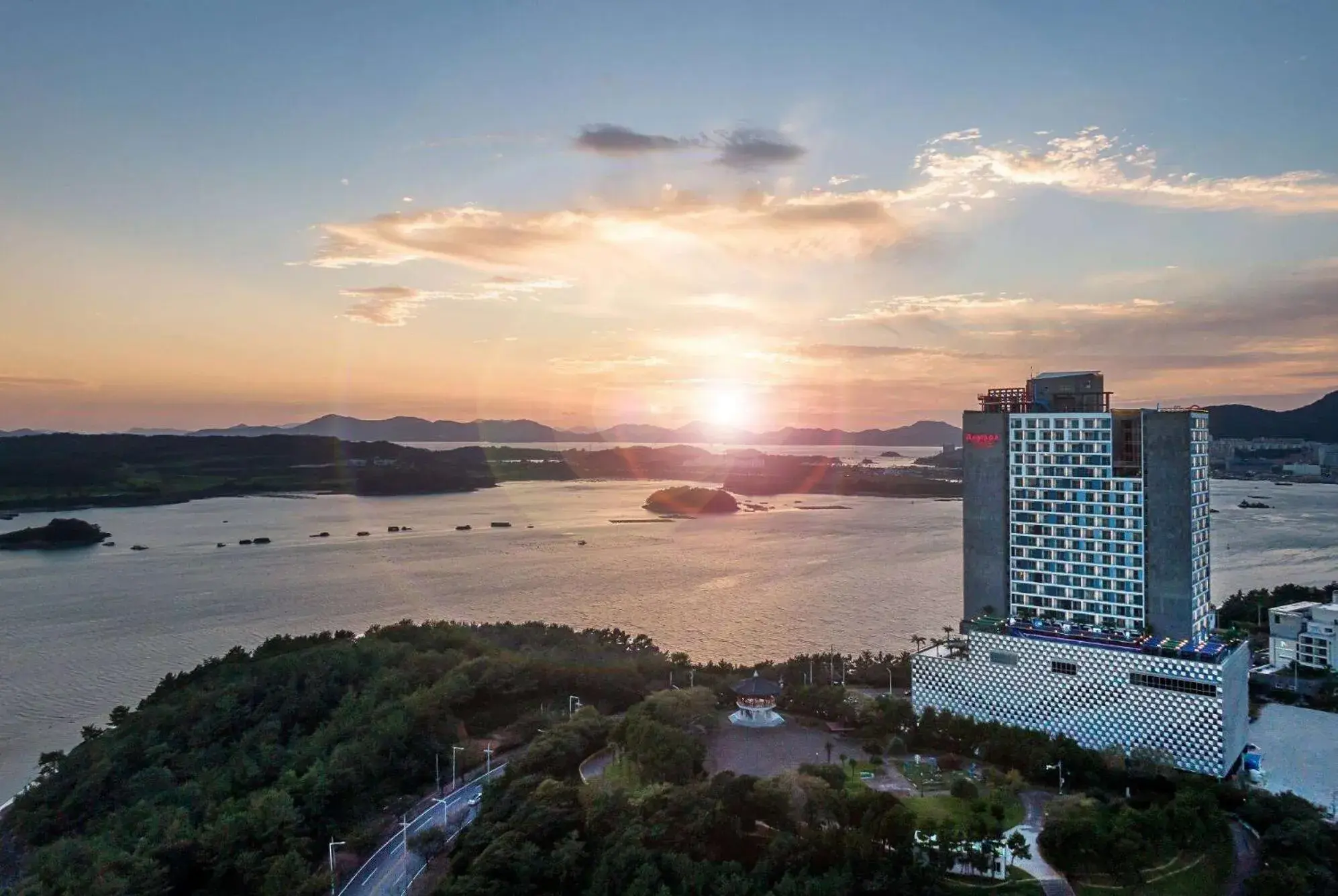 Property building in Ramada Plaza by Wyndham Dolsan Yeosu Property building in Ramada Plaza by Wyndham Dolsan Yeosu