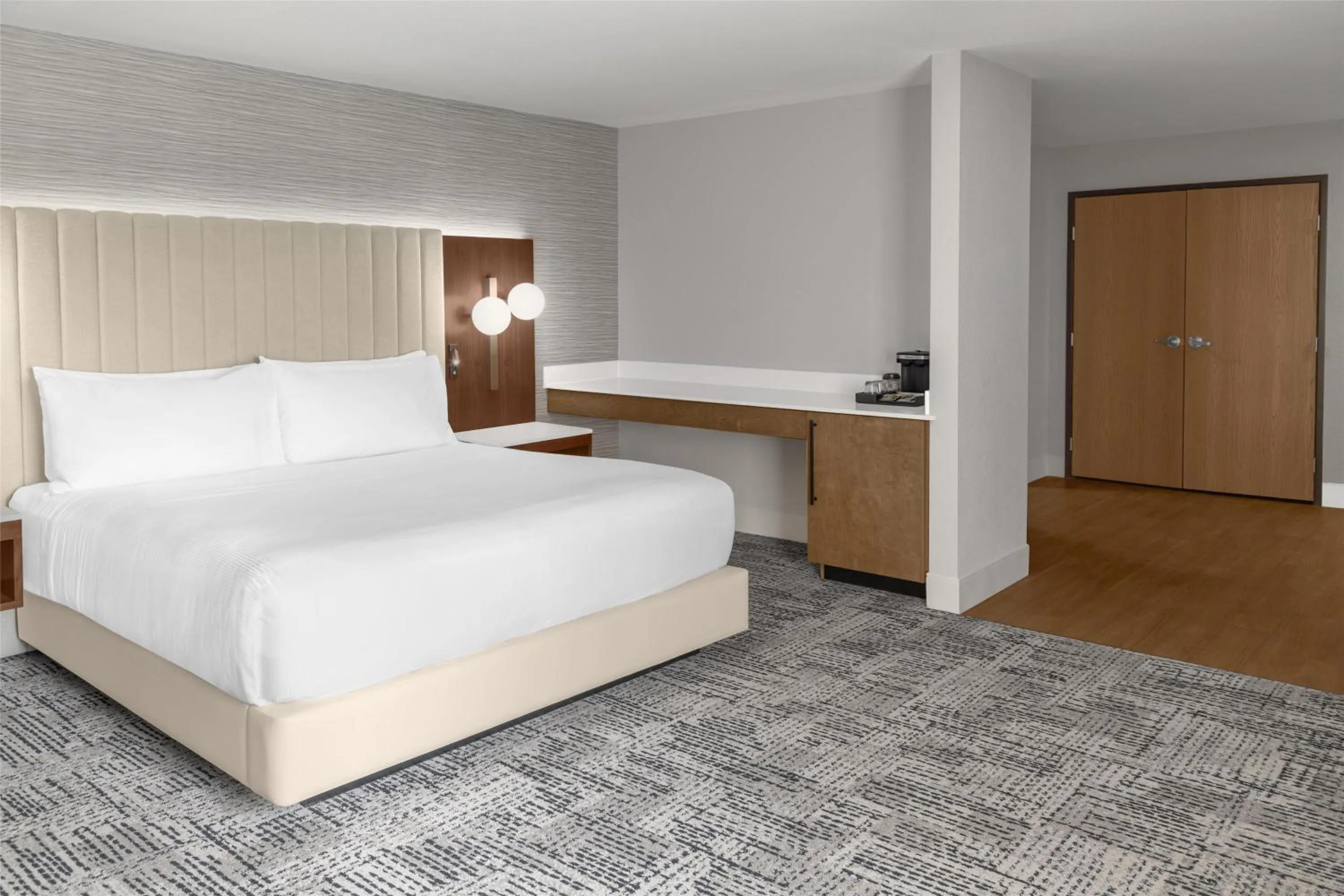 Bed in Doubletree By Hilton Owatonna