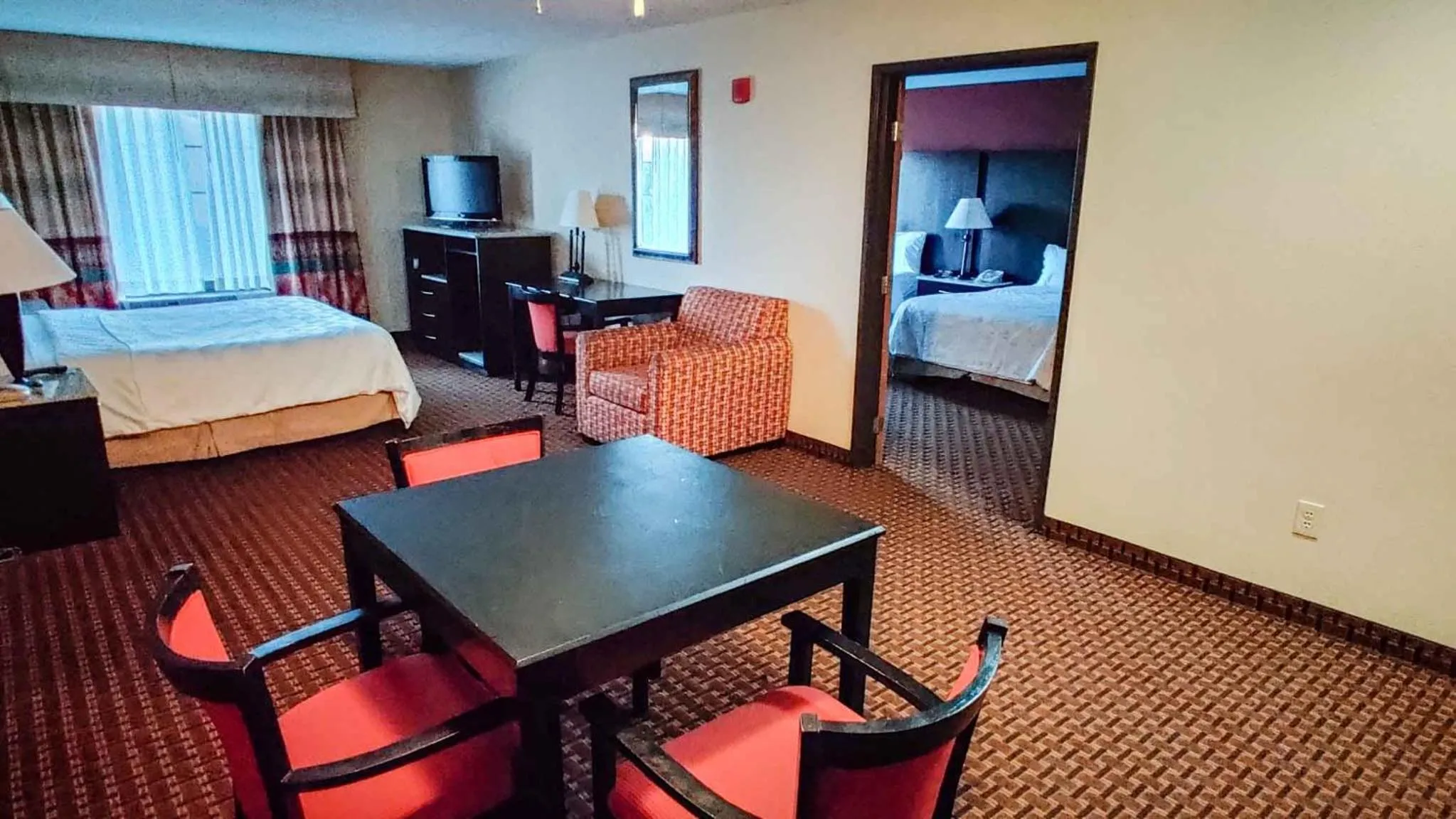 Living room, Bed in Doubletree By Hilton Owatonna