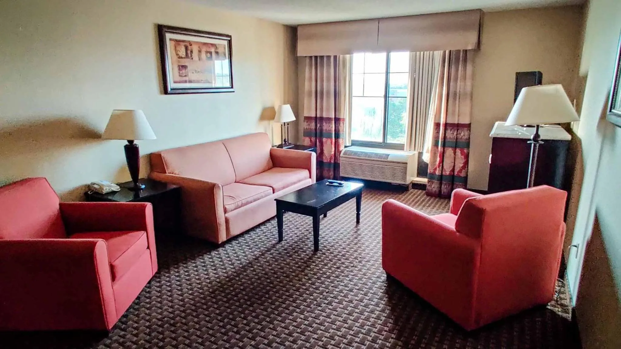 Living room in Doubletree By Hilton Owatonna