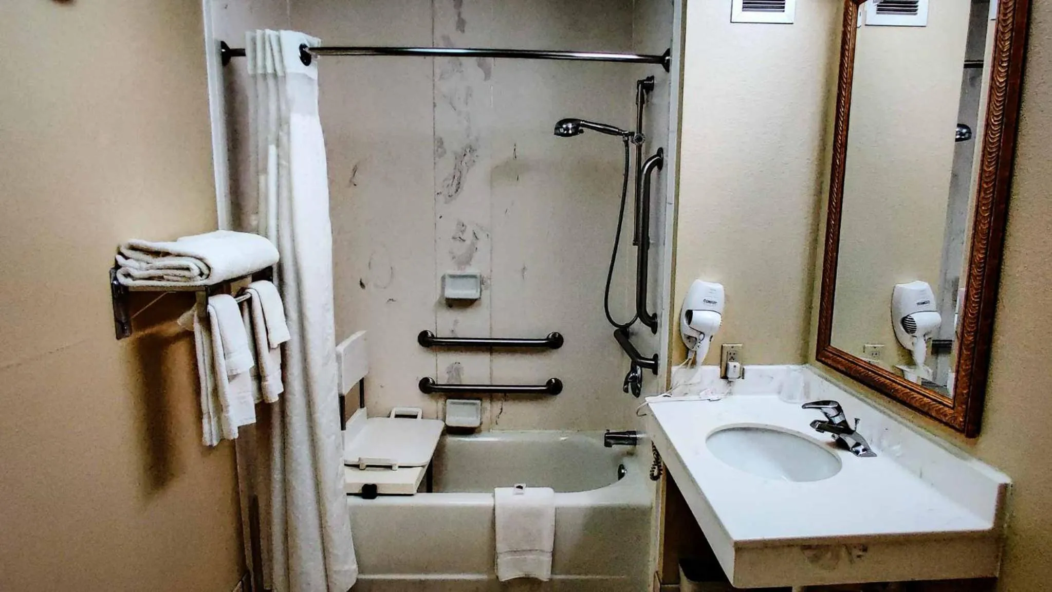 Bathroom in Doubletree By Hilton Owatonna