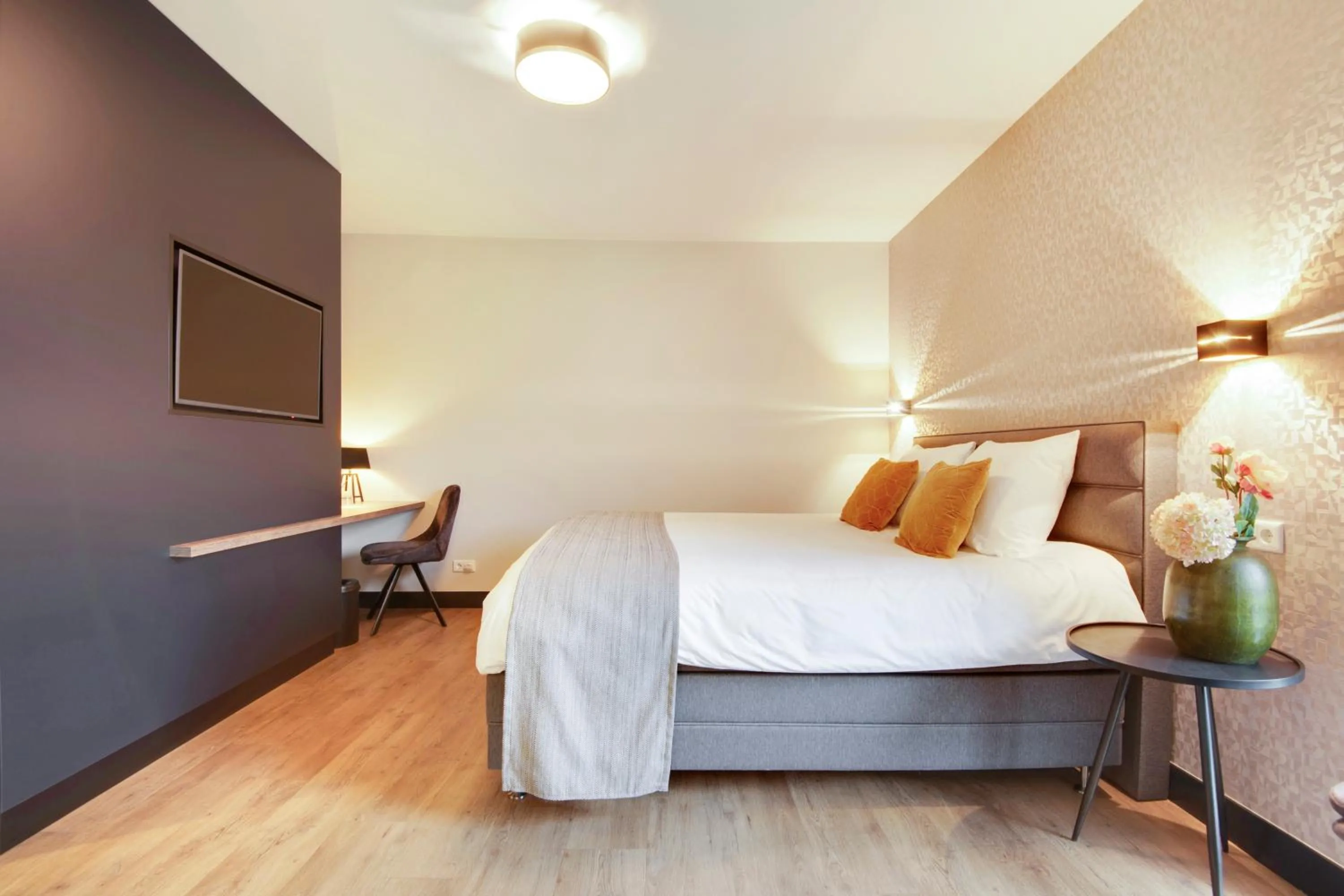 Bedroom, Bed in Op dn Kreijtenberg