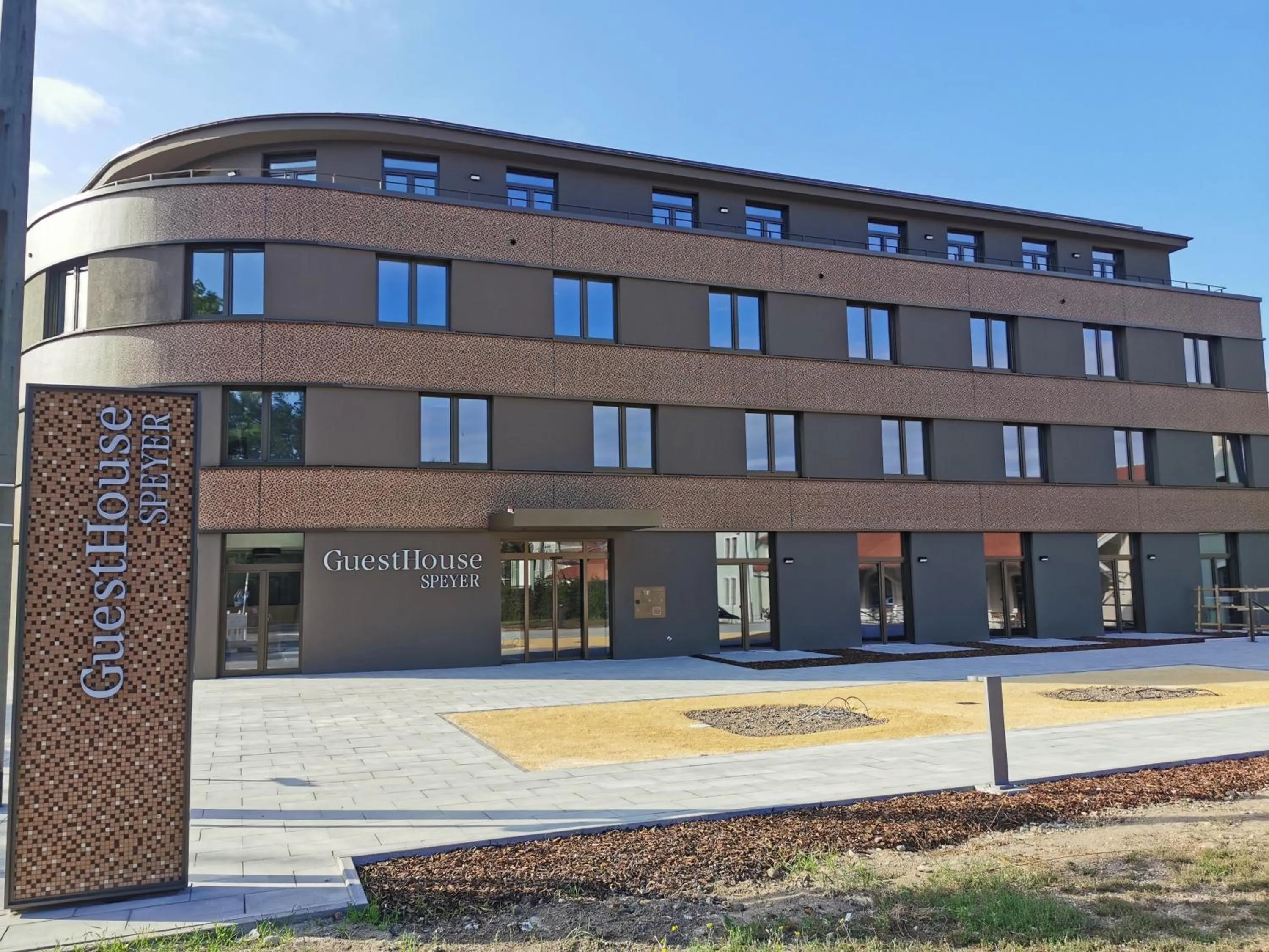 Facade/entrance in GuestHouse Speyer