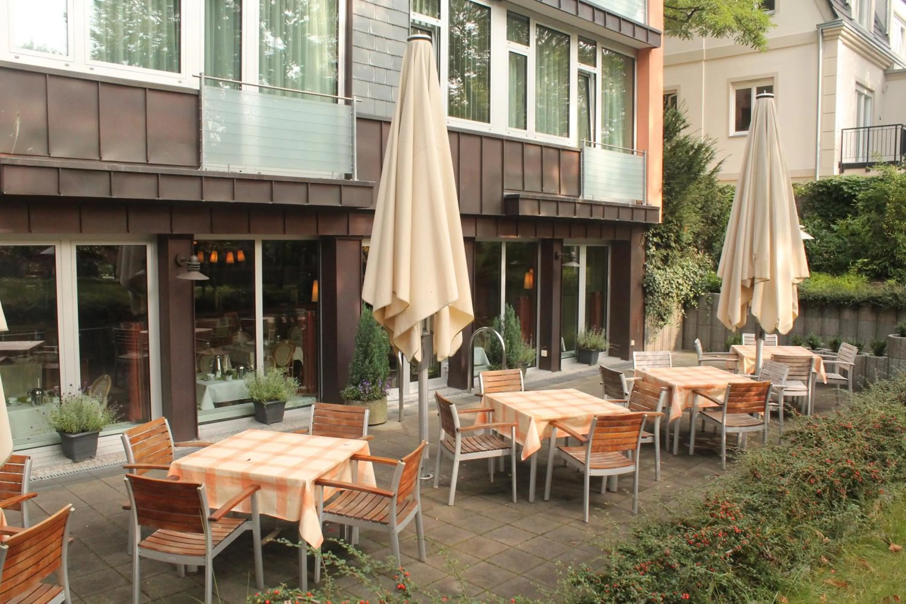 Patio, Restaurant/Places to Eat in Michels Apart Hotel Berlin