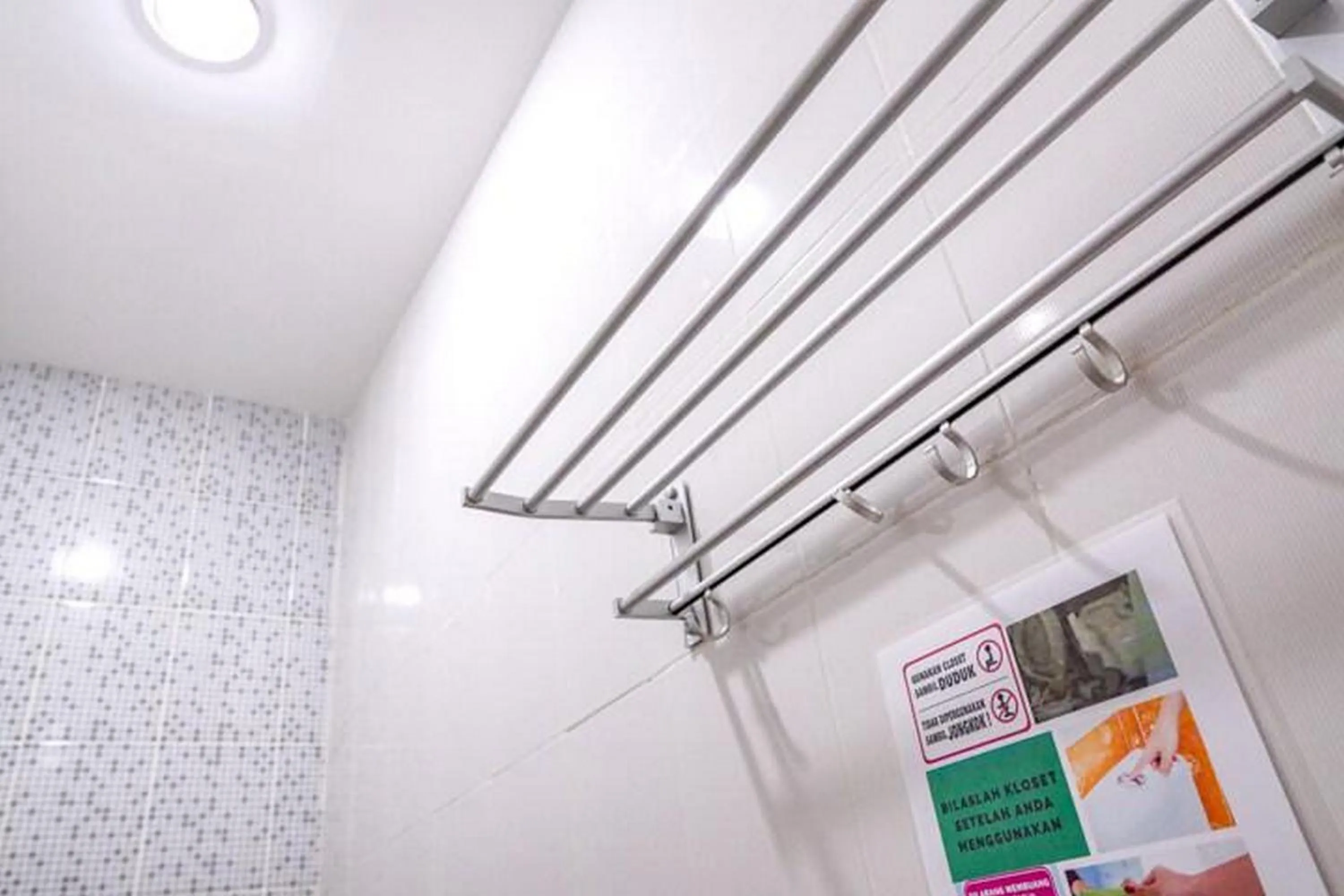 Bathroom in RedDoorz at Mayjen Sungkono Surabaya