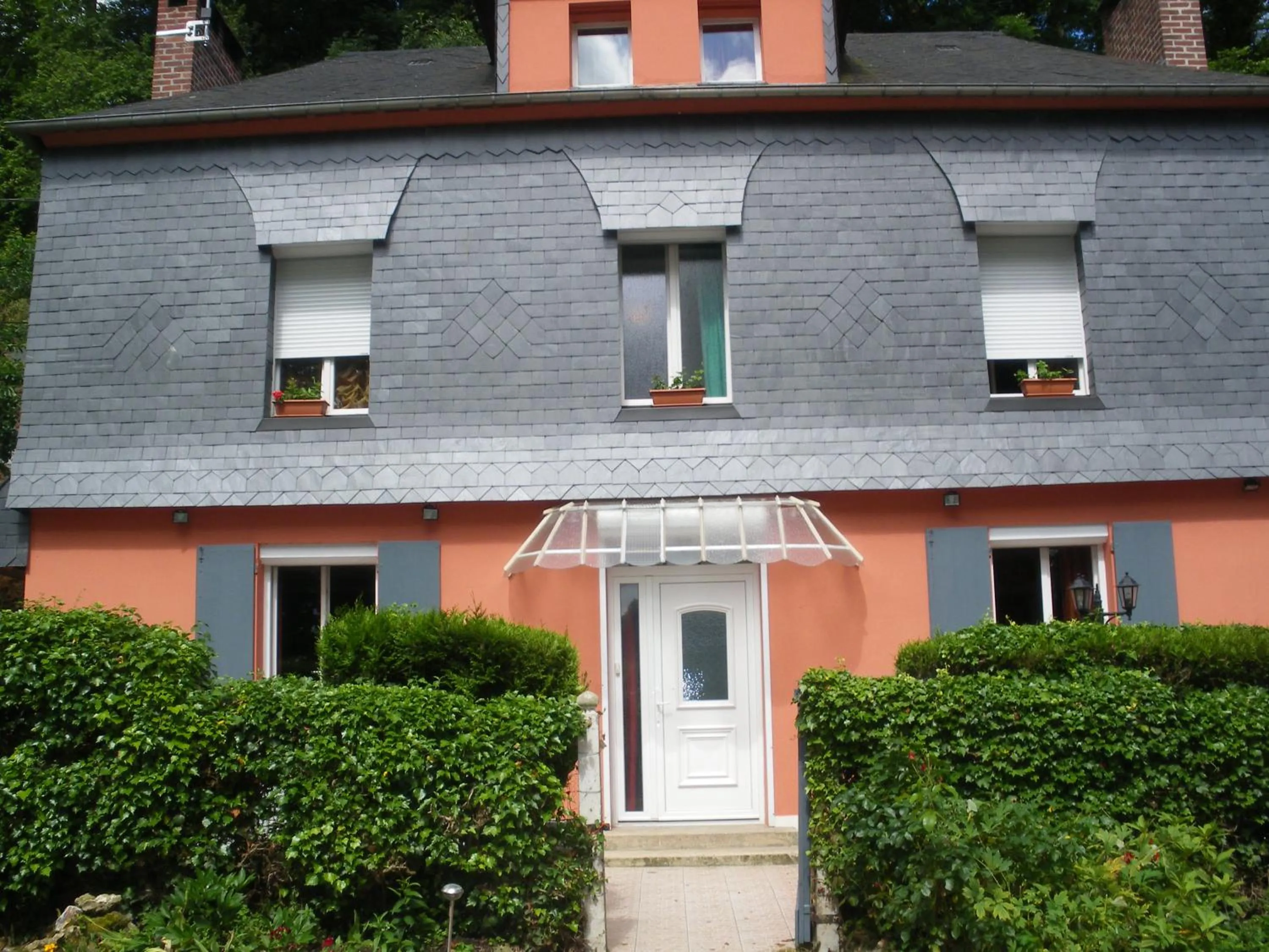 Facade/entrance in Les Coquillettes