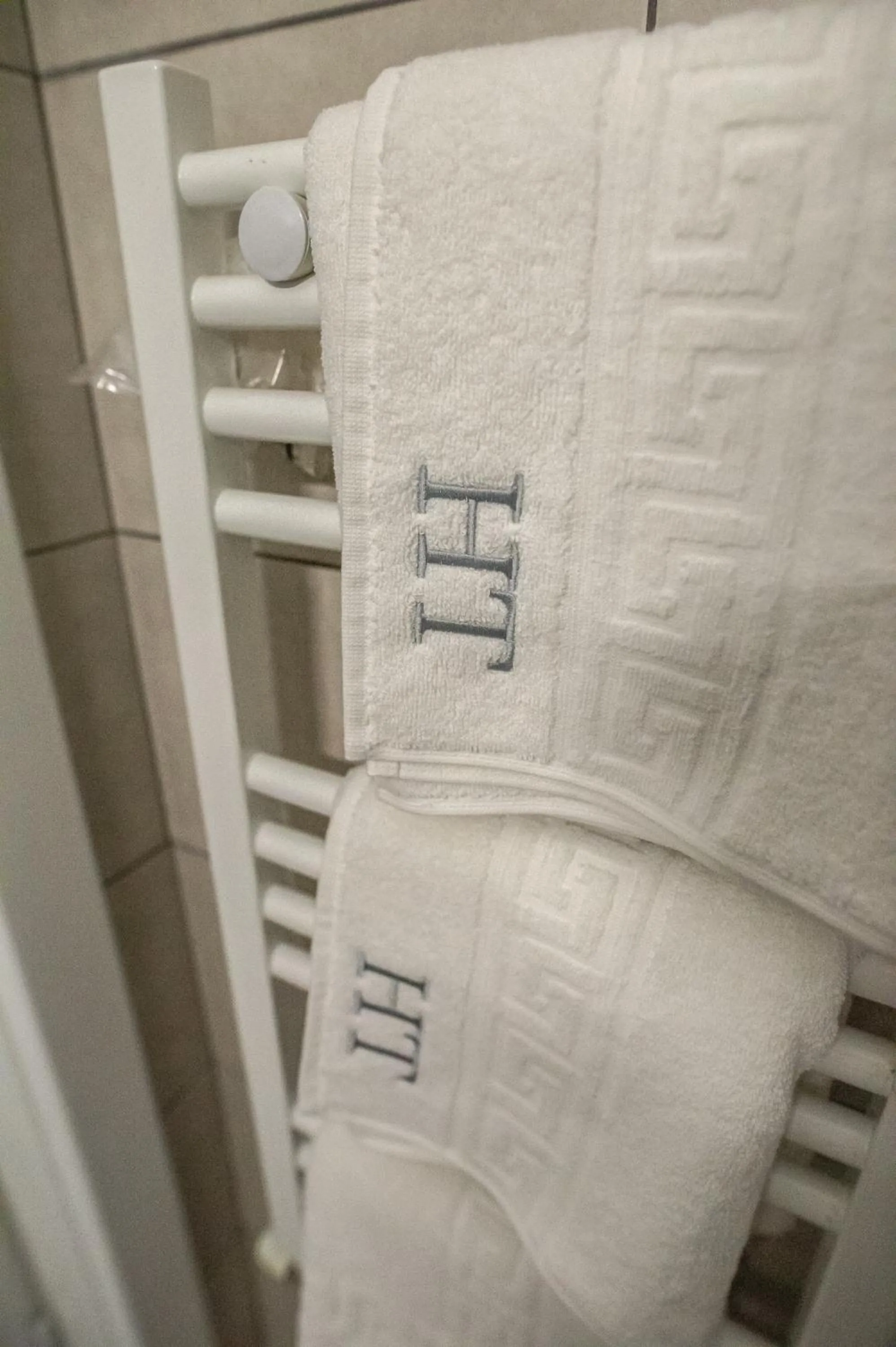 Bathroom, Bed in Hotel Tadora