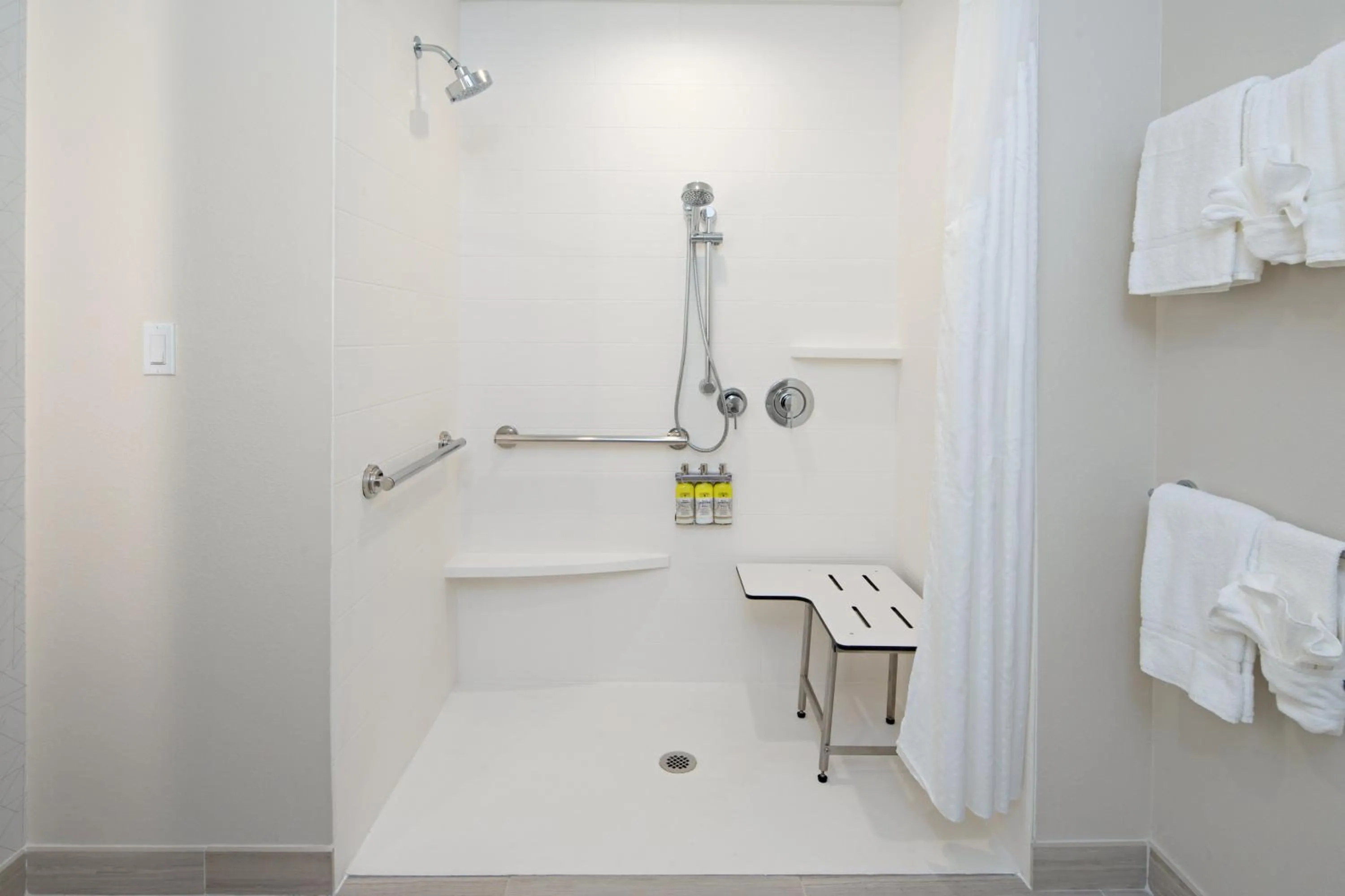 Bathroom in Holiday Inn Express & Suites - Valencia - Santa Clarita by IHG