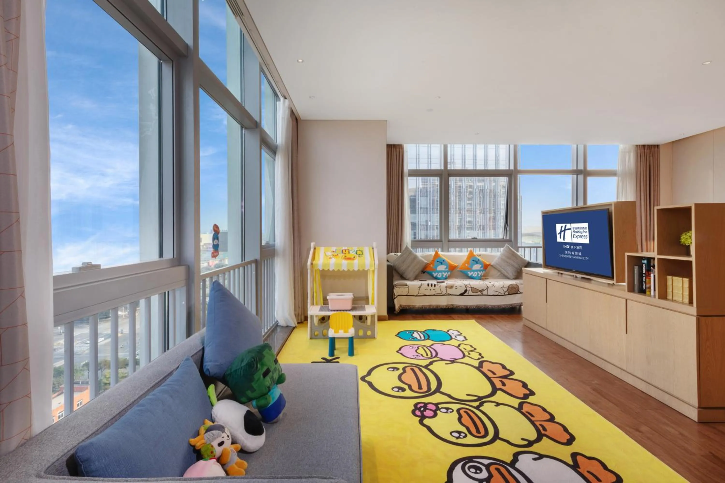 Bed in Holiday Inn Express Shenzhen Haiyuan City by IHG