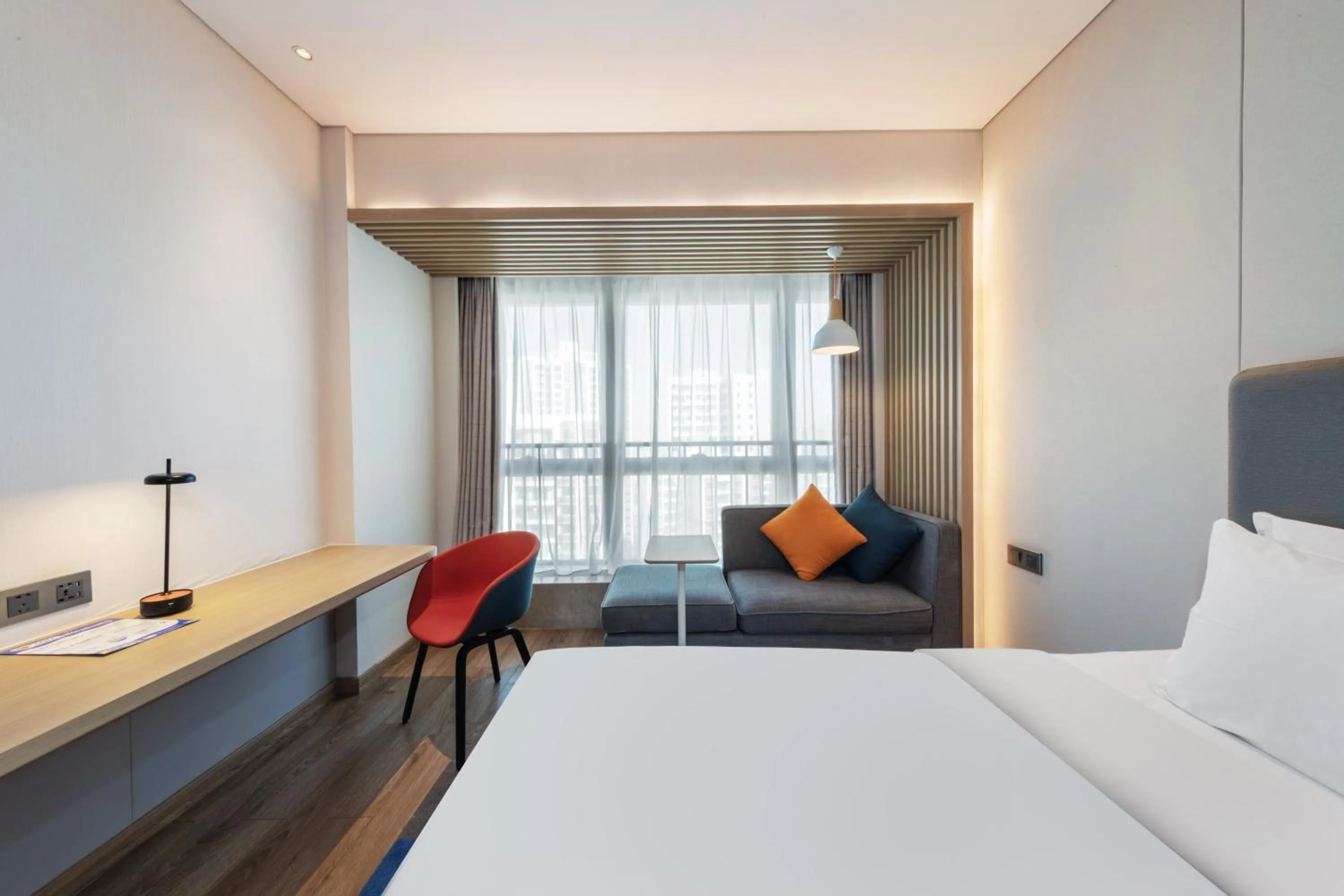 Bed in Holiday Inn Express Shenzhen Haiyuan City by IHG