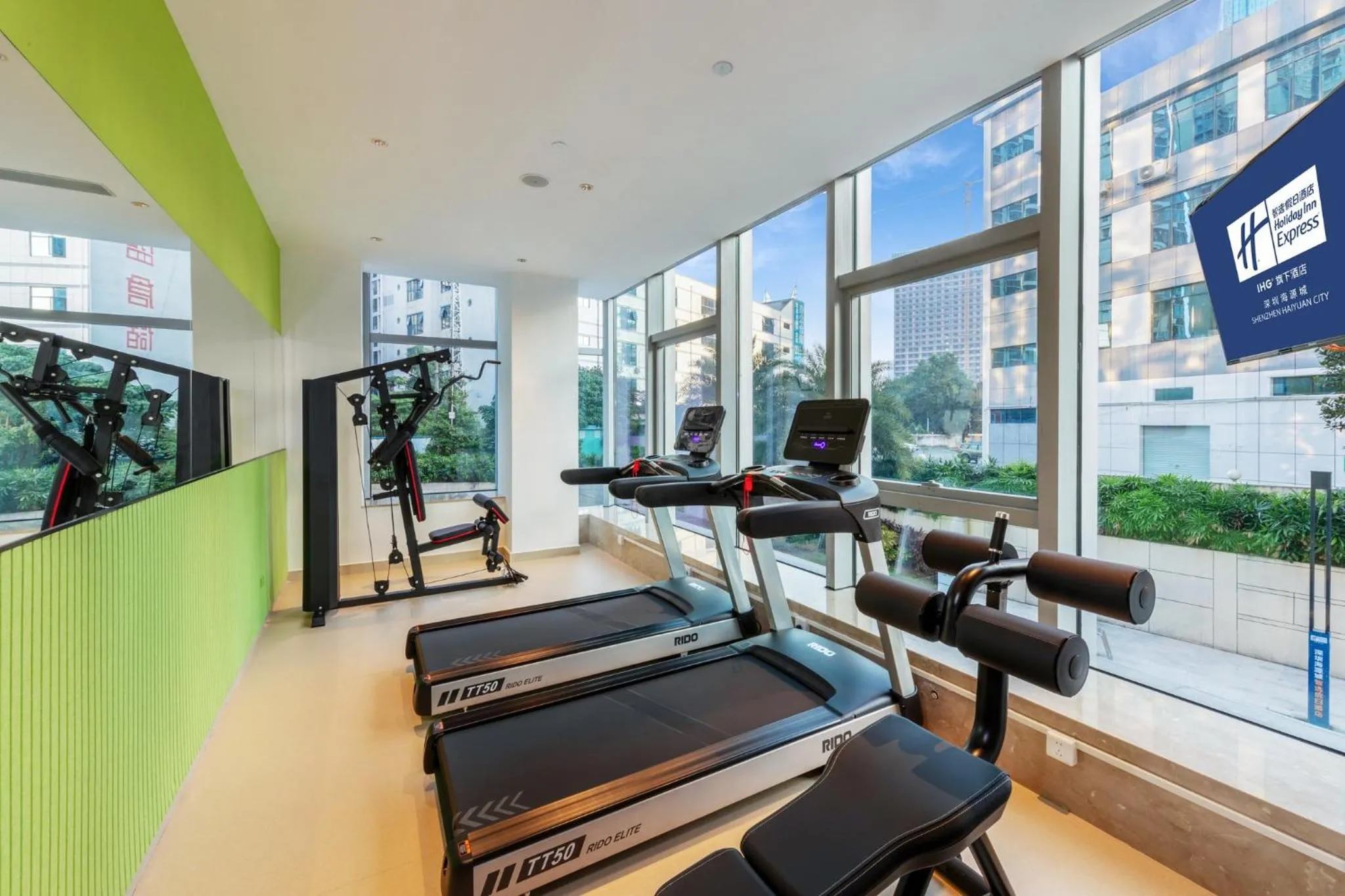 Fitness centre/facilities in Holiday Inn Express Shenzhen Haiyuan City by IHG