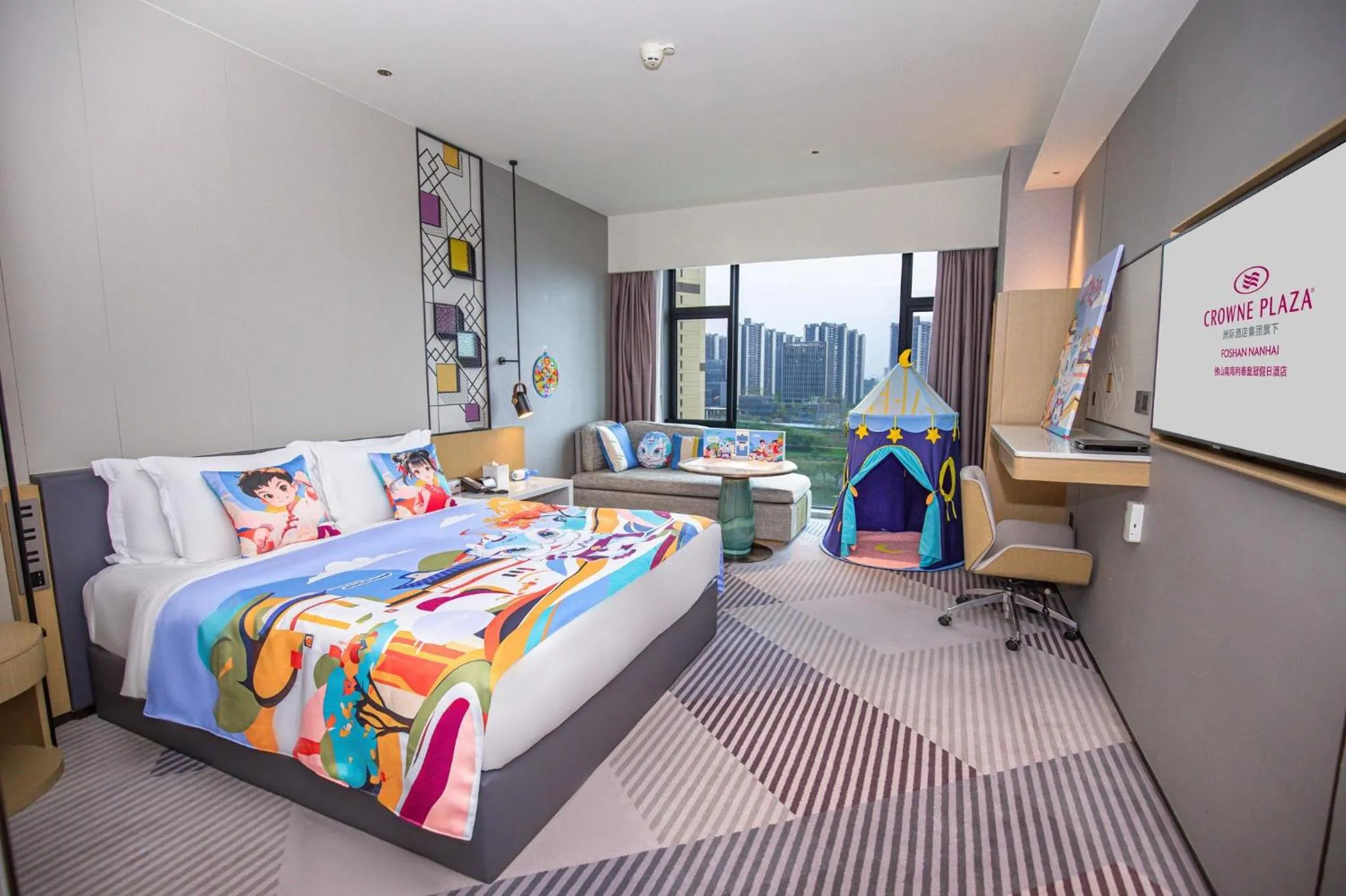 Photo of the whole room, Bed in Crowne Plaza Foshan Nanhai-an IHG Hotel