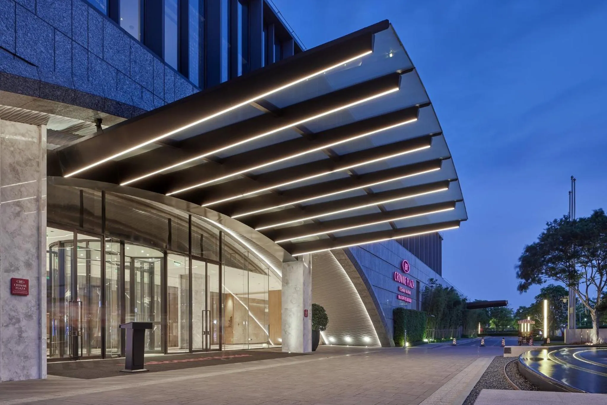 Property building in Crowne Plaza Foshan Nanhai-an IHG Hotel