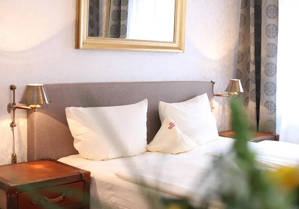 Photo of the whole room, Bed in The Lakeside - Burghotel zu Strausberg