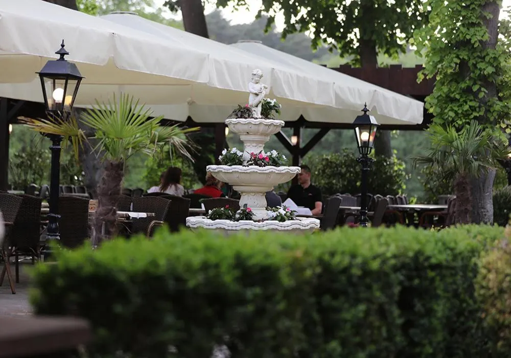 Restaurant/places to eat in The Lakeside - Burghotel zu Strausberg