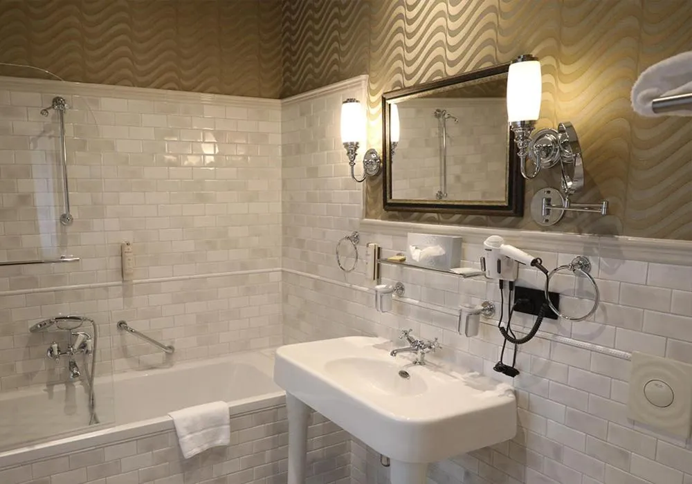 Bathroom in The Lakeside - Burghotel zu Strausberg