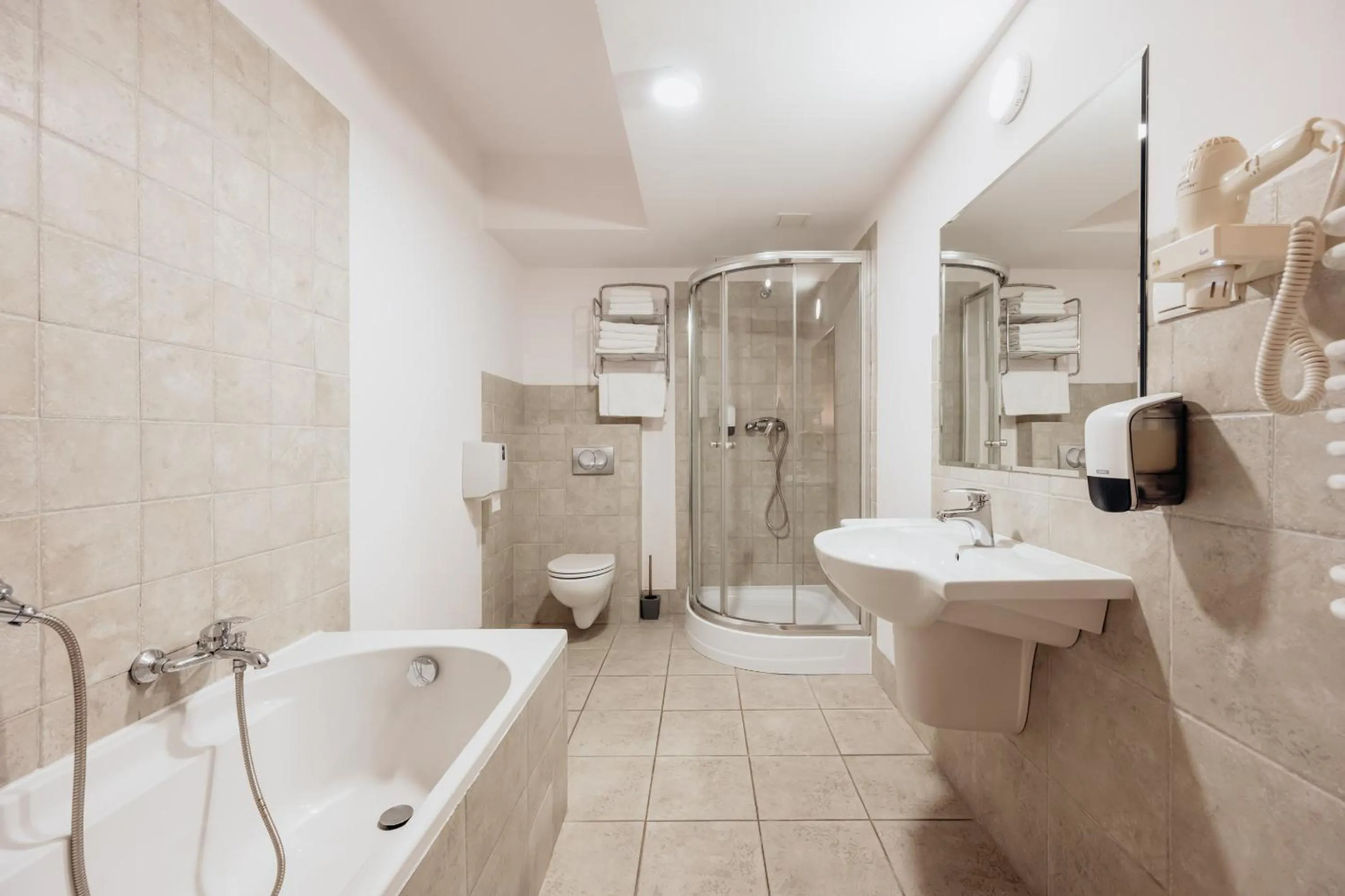 HOTEL CICHA WODA NIEPORĘT