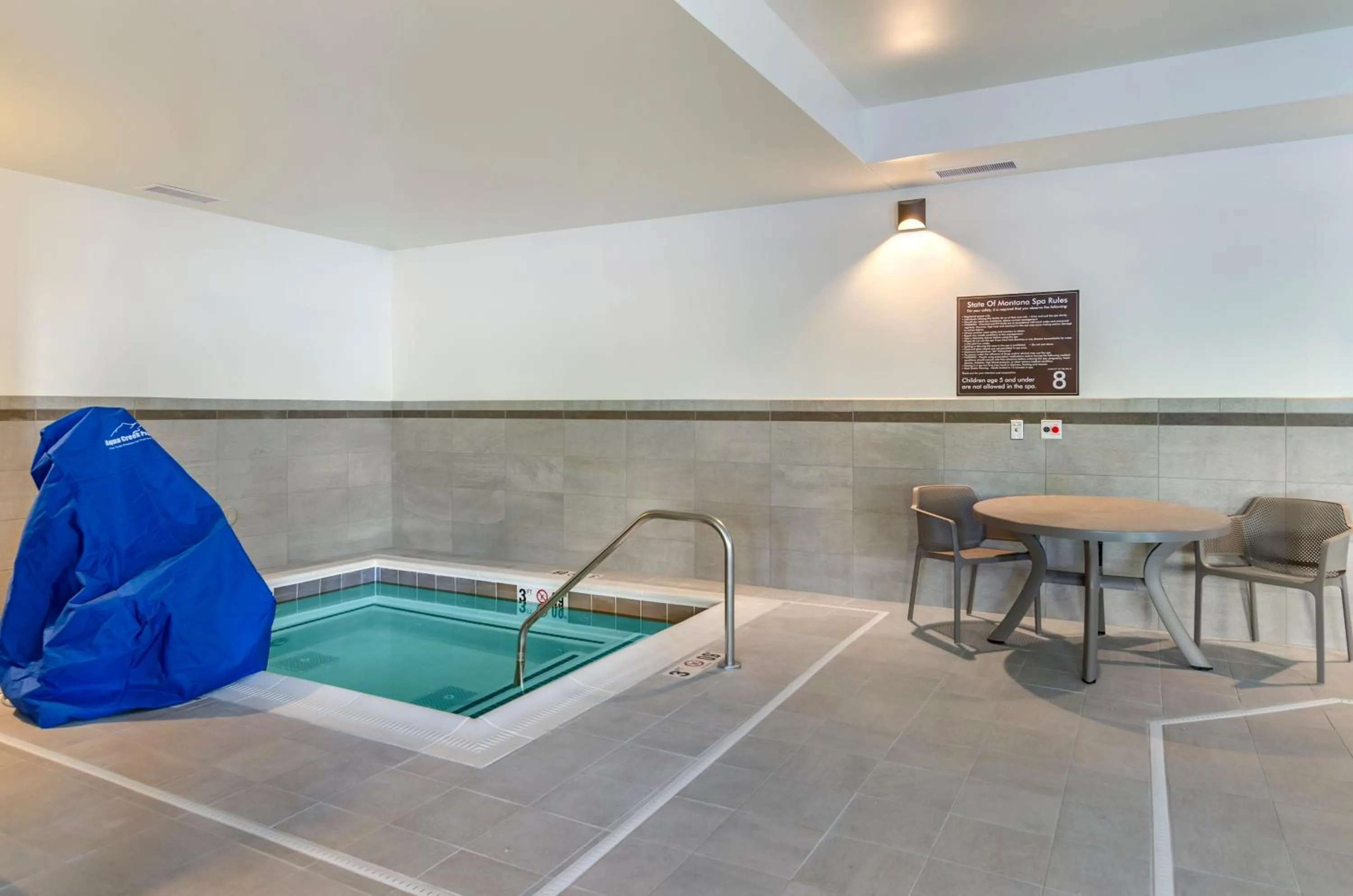 Hot Tub in MainStay Suites Great Falls Airport