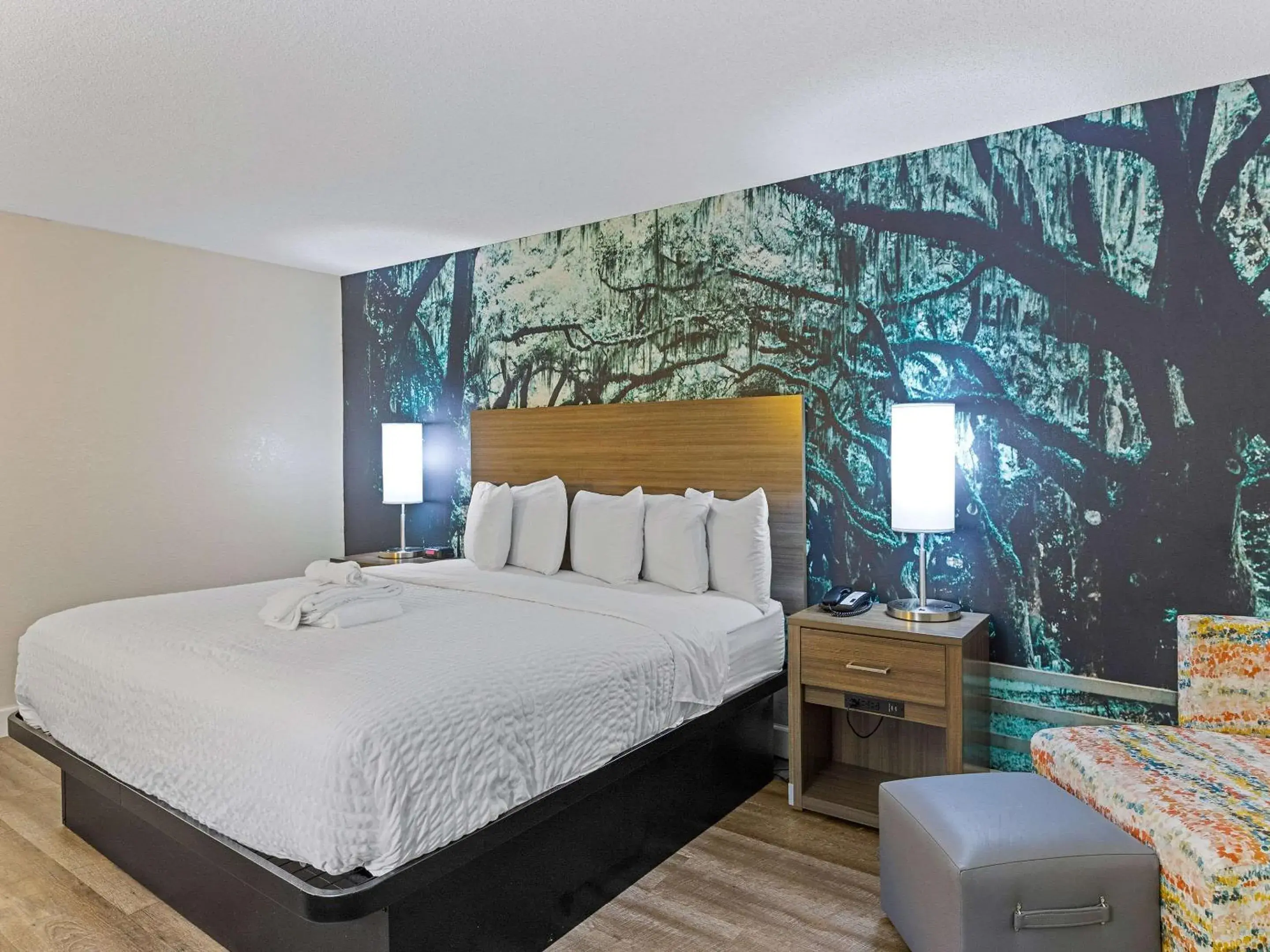 Bedroom, Bed in Clarion Pointe Savannah Gateway I-95 Bedroom, Bed in Clarion Pointe Savannah Gateway I-95