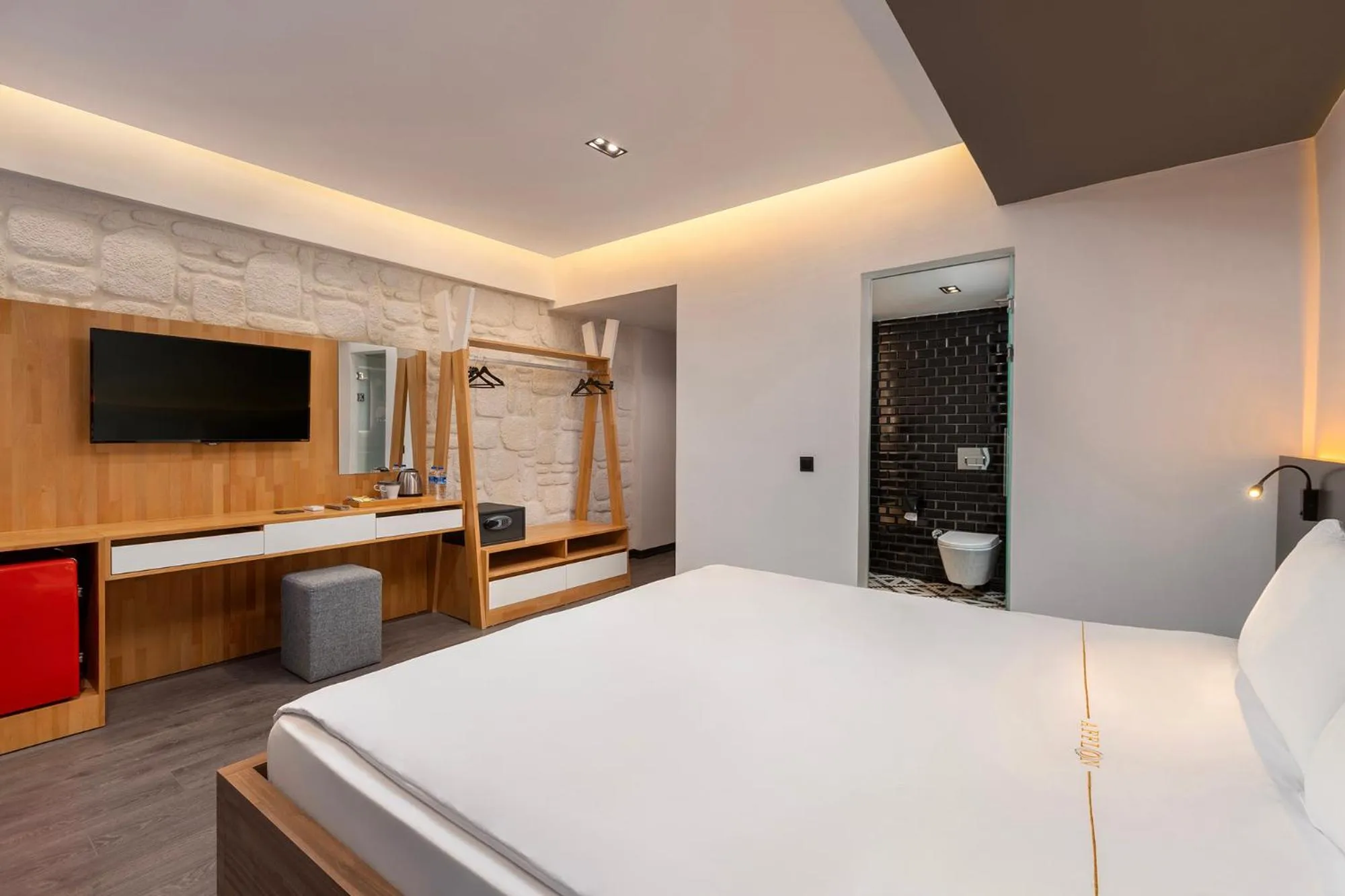 Communal lounge/ TV room in Afflon Hotels Loft City