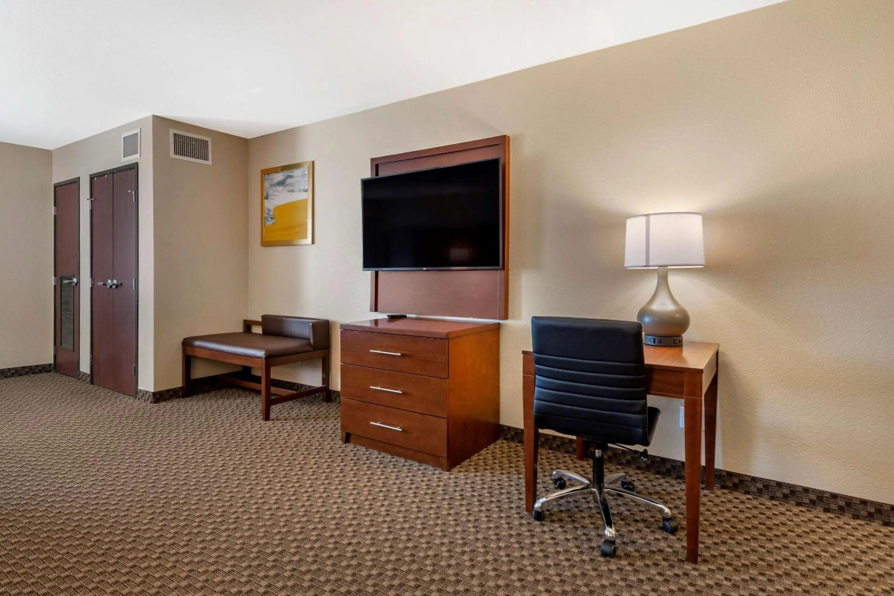 Bedroom in Comfort Suites Broomfield-Boulder-Interlocken