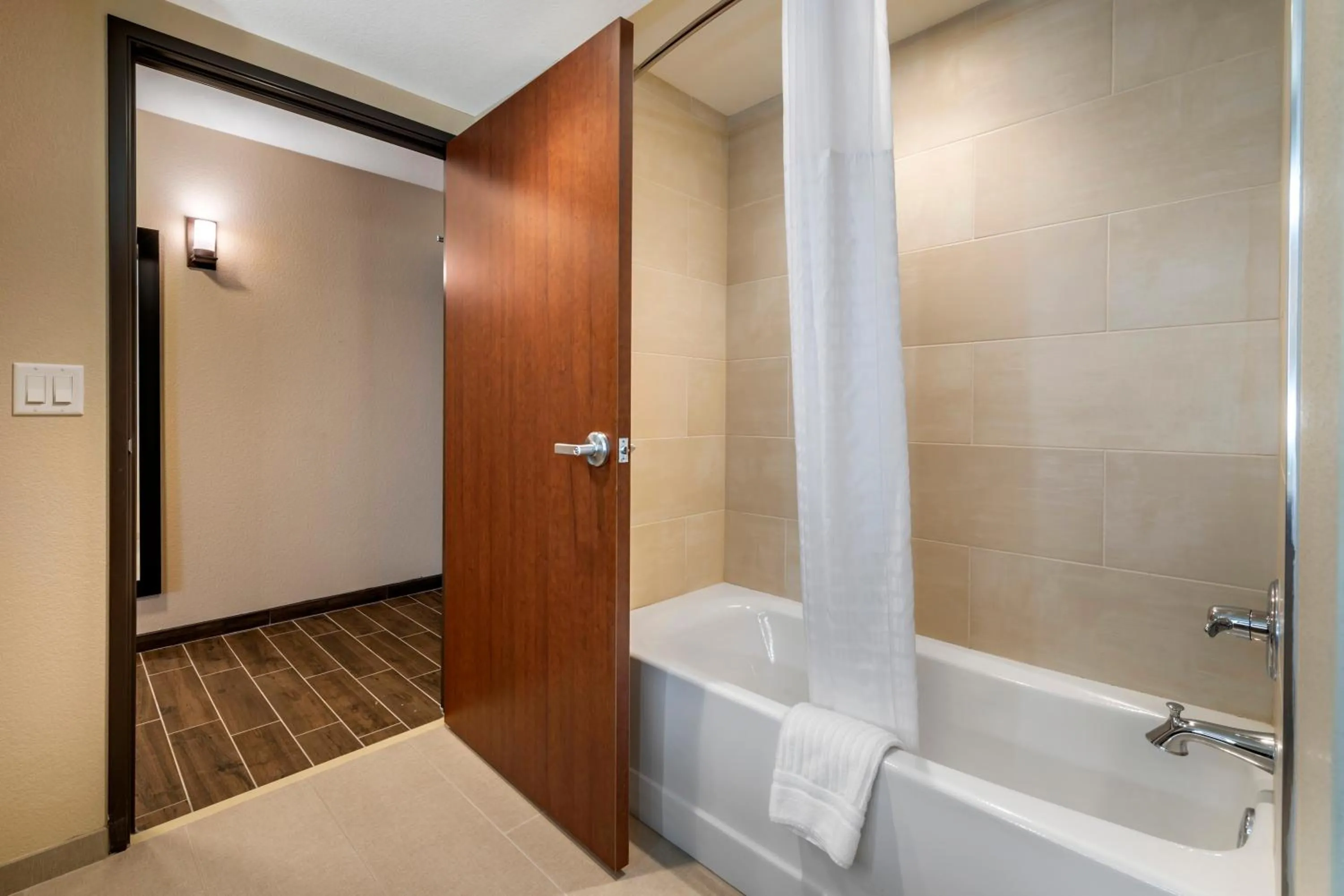 Bathroom in Comfort Suites Broomfield-Boulder-Interlocken