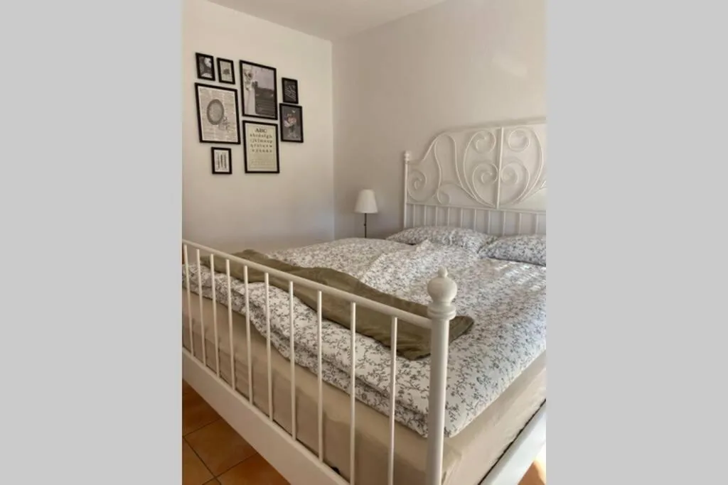 Das Schneckenhaus - Ferienwohnung mit Pool & Seeblick