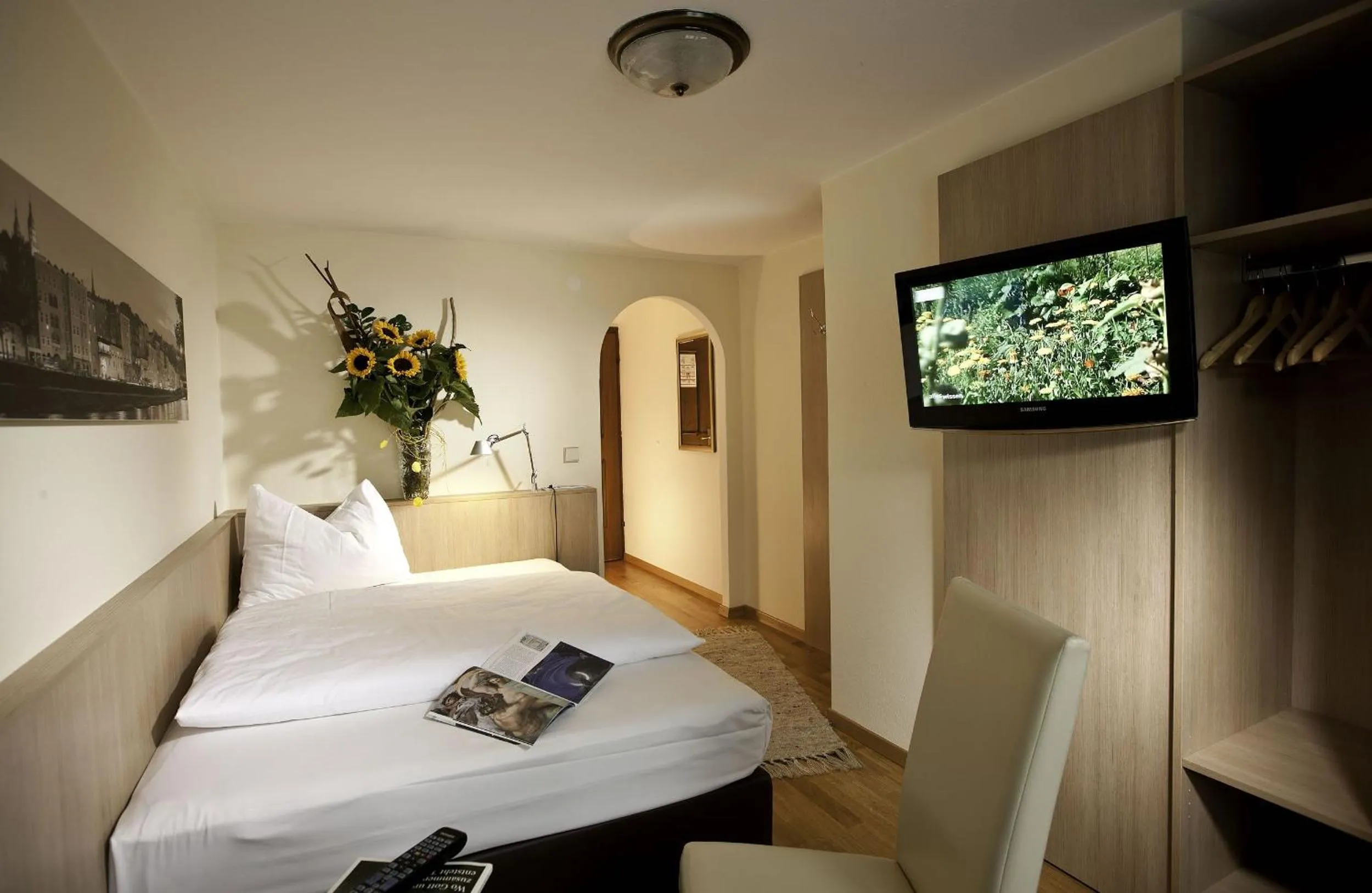 Bedroom, Bed in HartlWirt Gasthof-Hotel